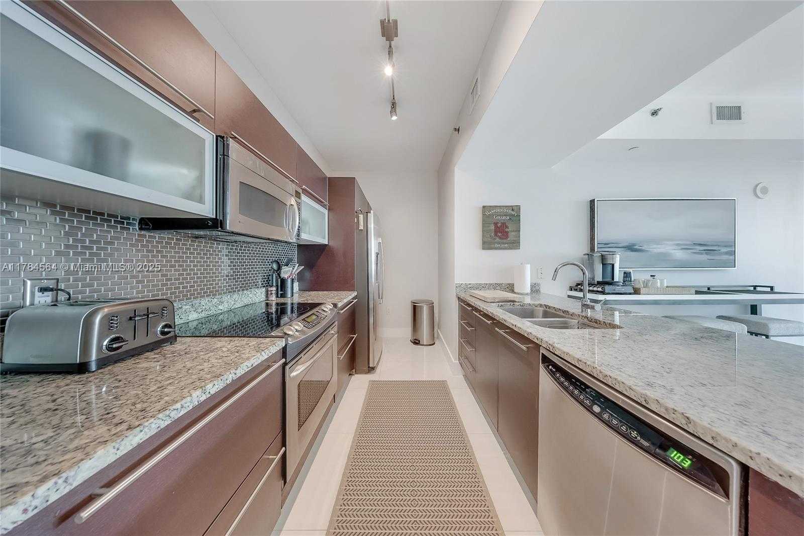 Small Image of 951 BRICKELL AVE #3201, Miami Number 5