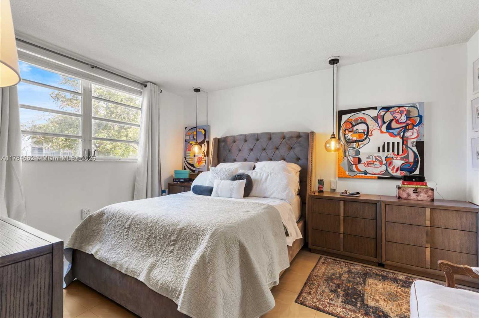 Small Image of Aventura Number 11