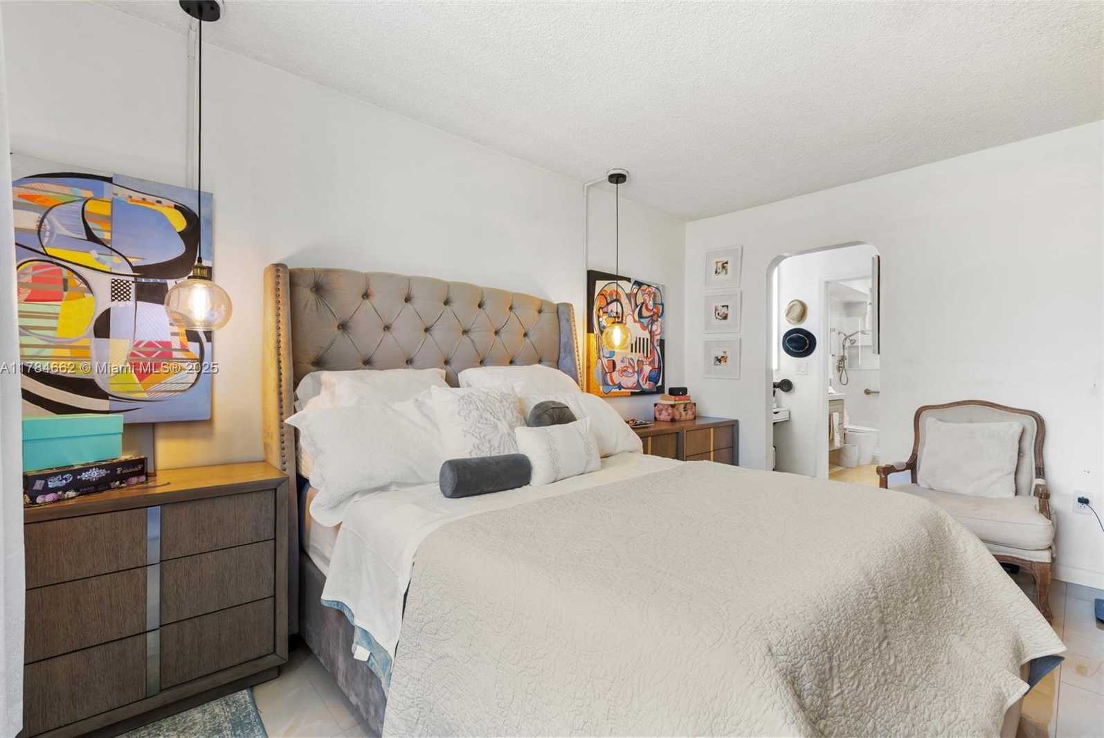 Small Image of Aventura Number 12