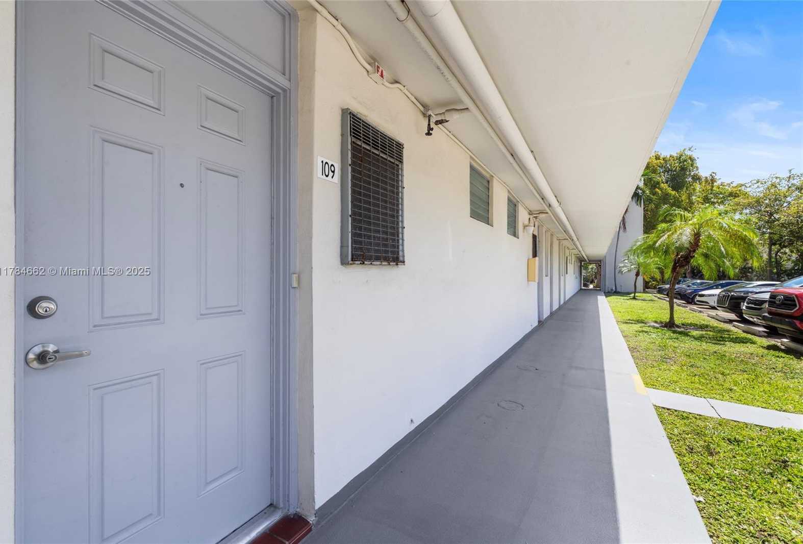 Small Image of Aventura Number 20