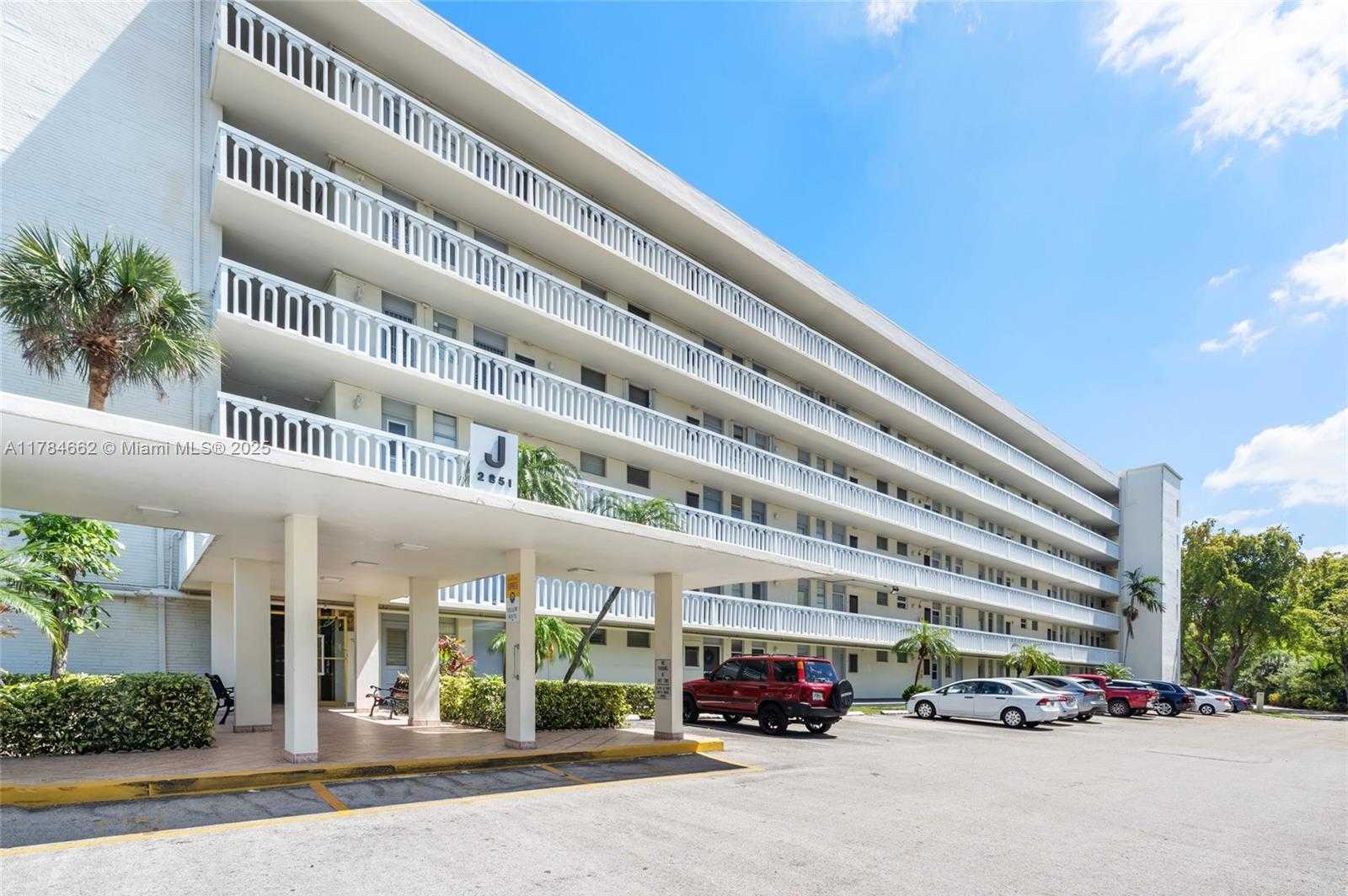 Small Image of Aventura Number 21