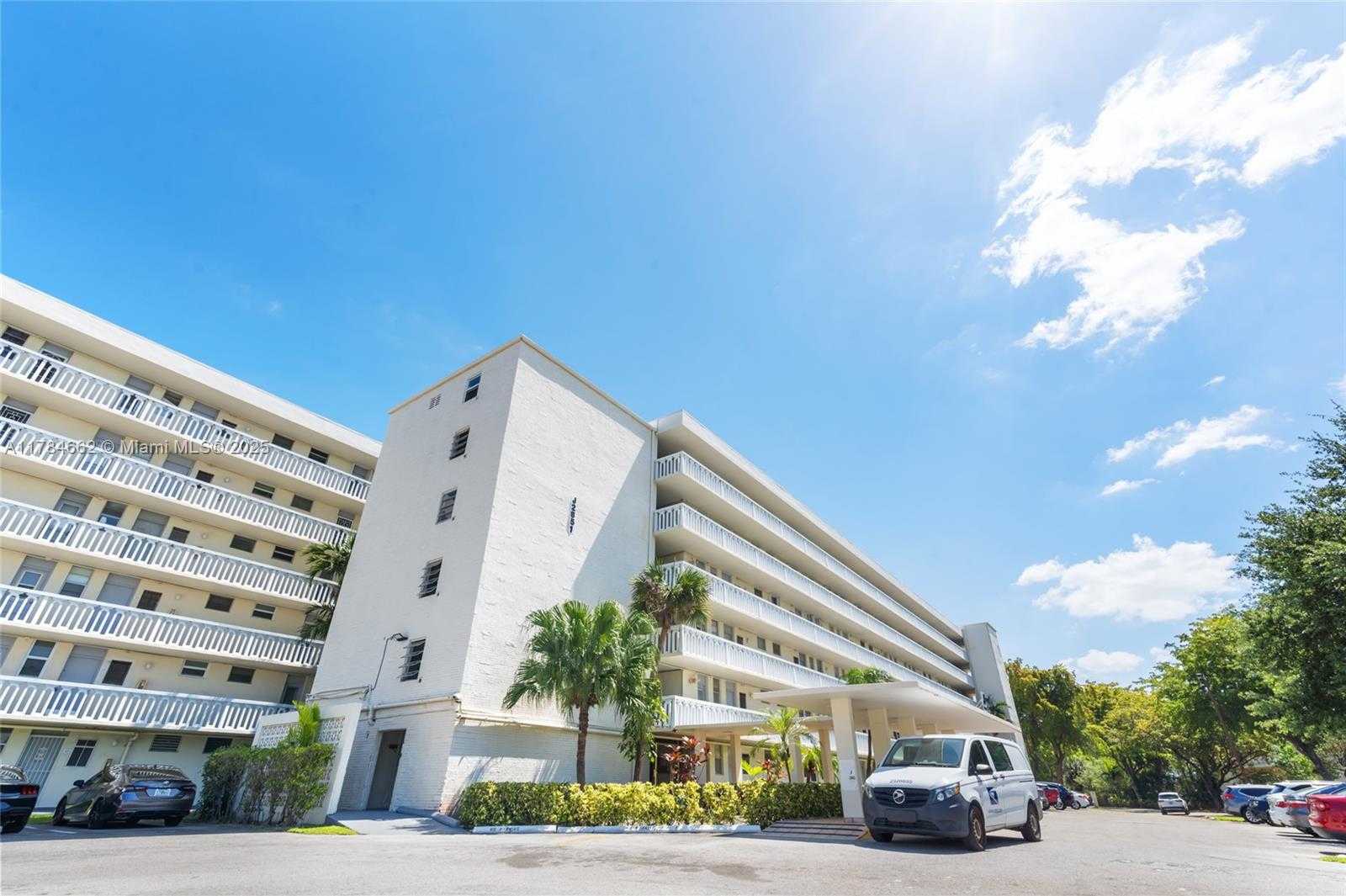 Small Image of Aventura Number 23