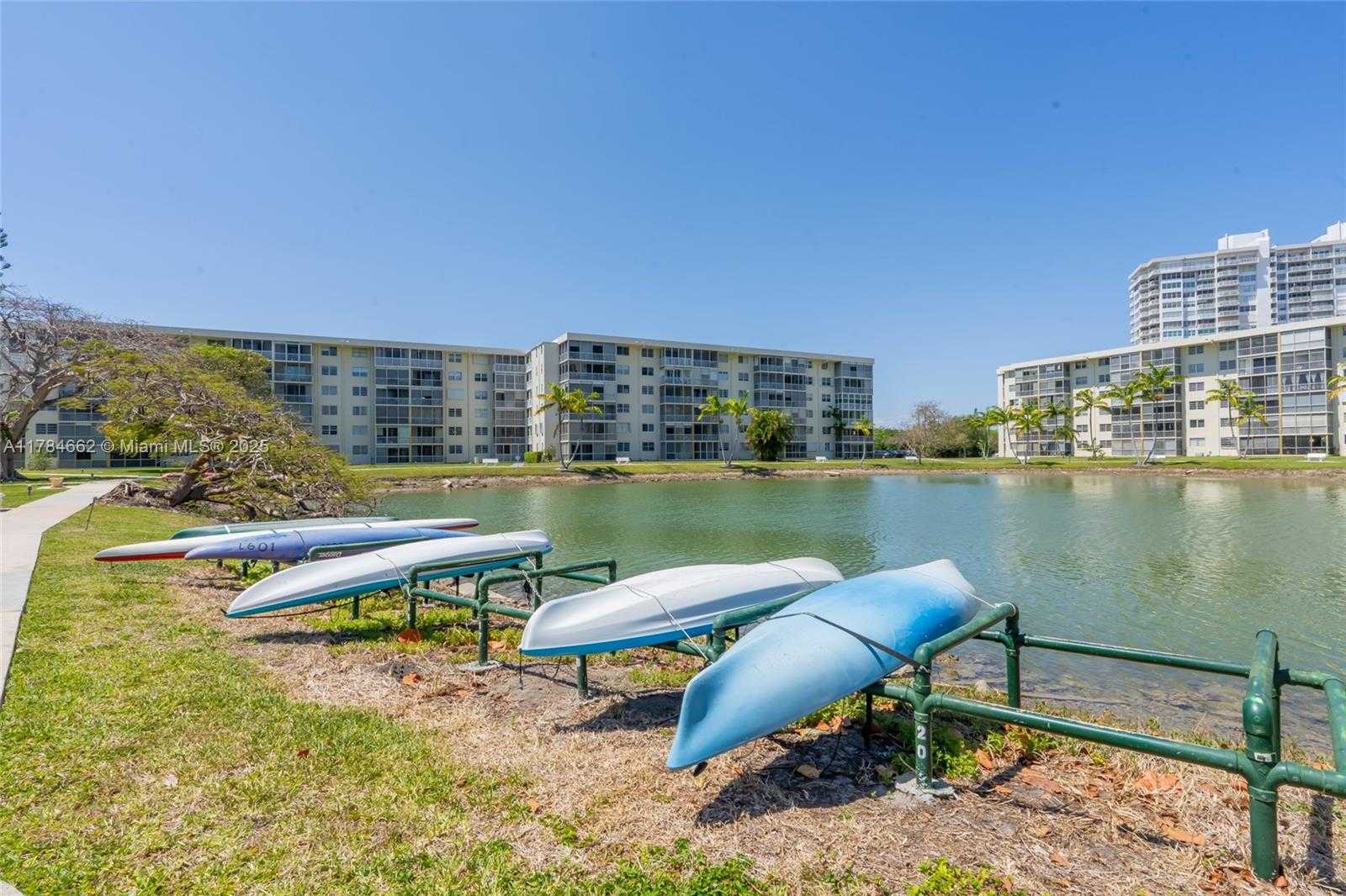 Small Image of Aventura Number 25