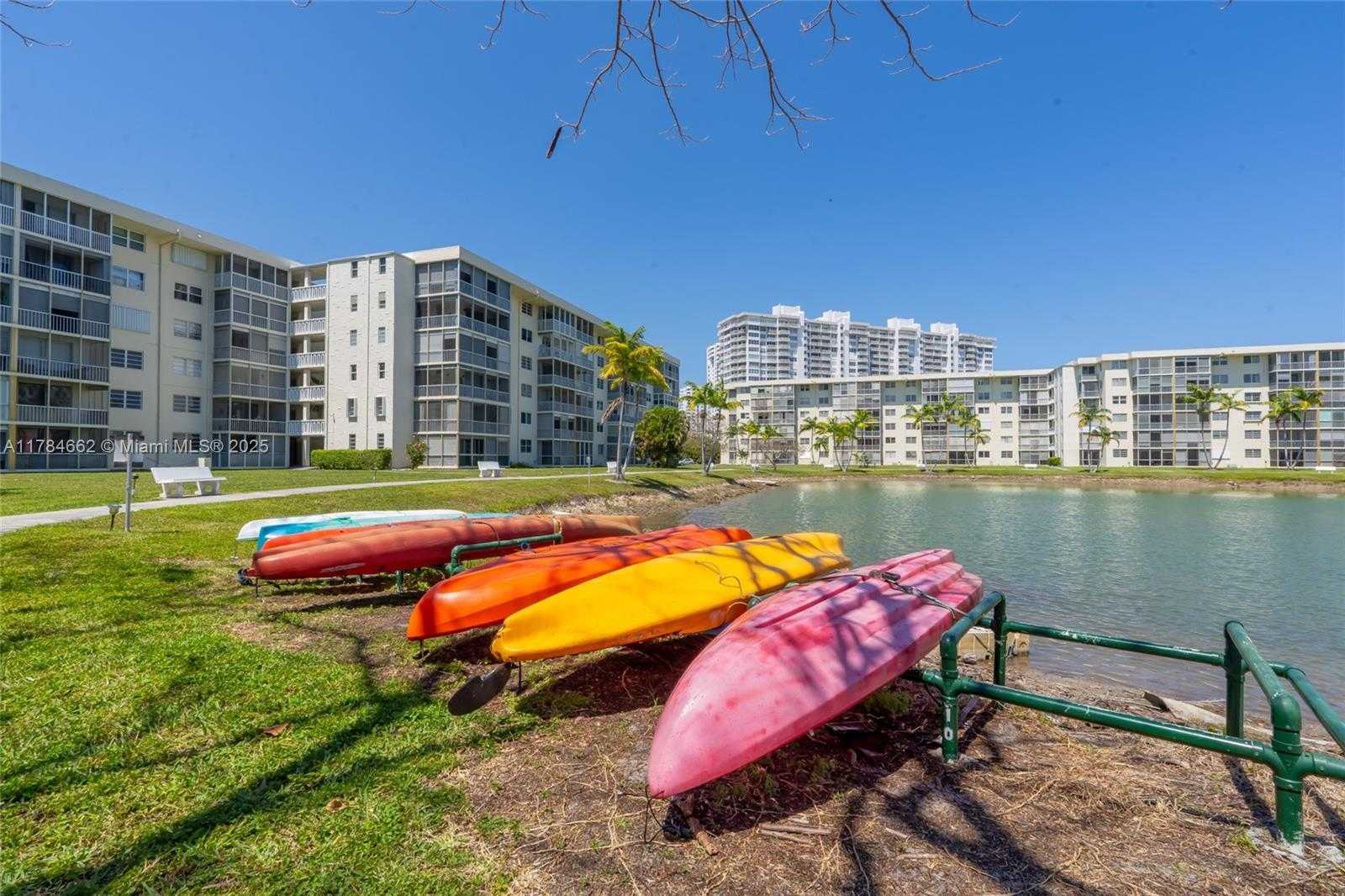 Small Image of Aventura Number 27