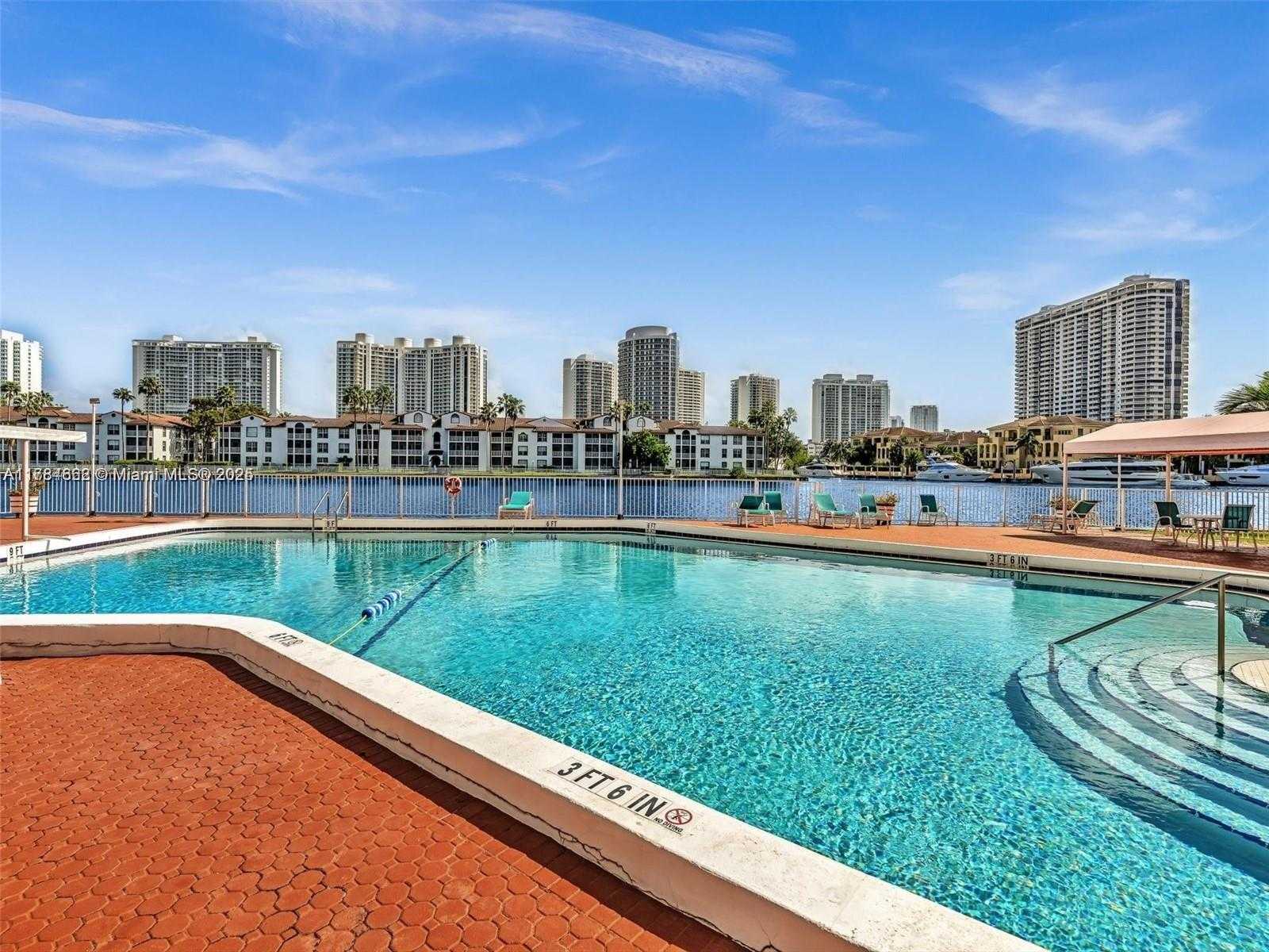 Small Image of Aventura Number 29