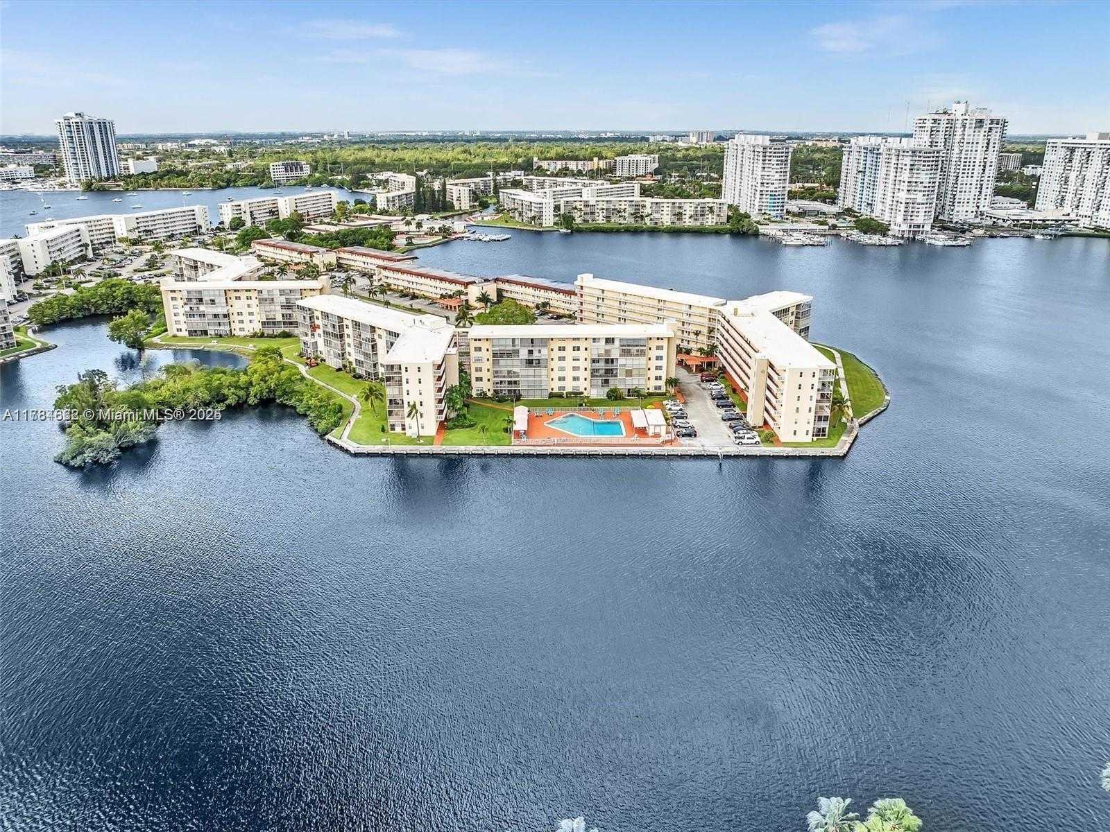 Small Image of Aventura Number 35