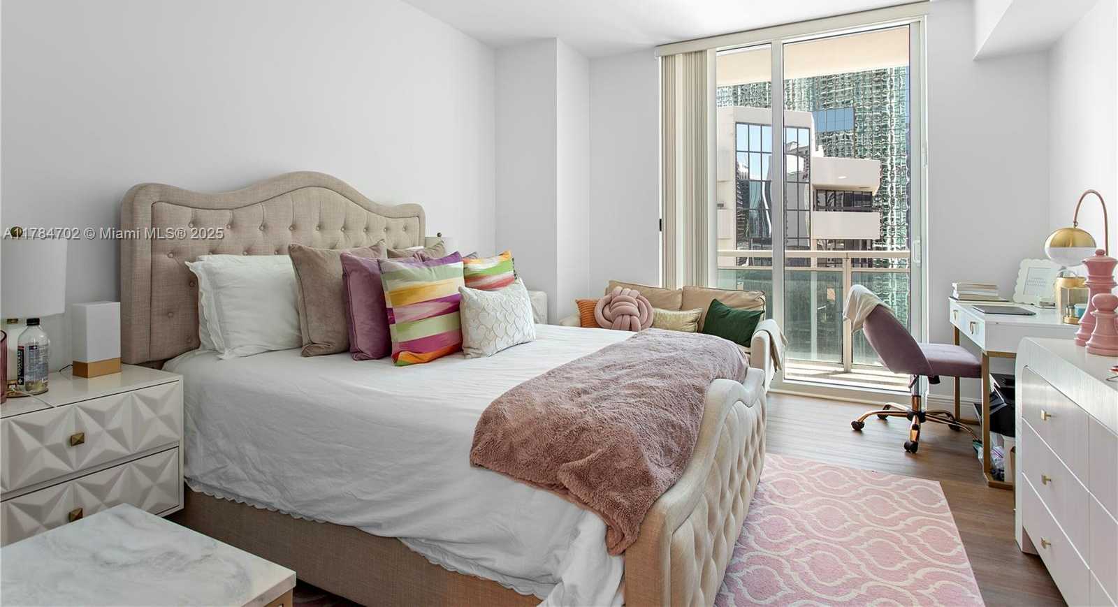 Small Image of 951 Brickell Ave, Miami, FL 33131, USA Number 11