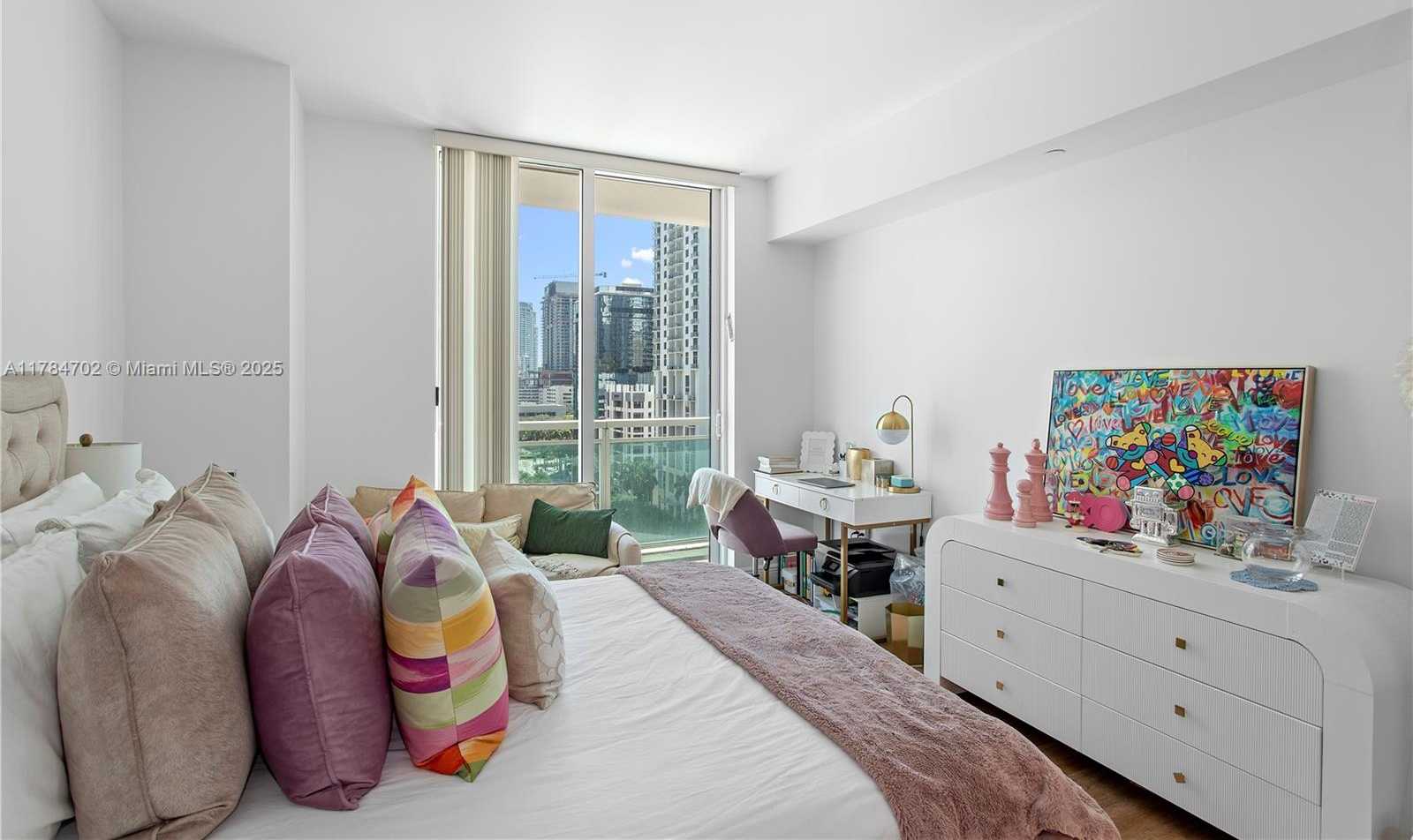 Small Image of 951 Brickell Ave, Miami, FL 33131, USA Number 12
