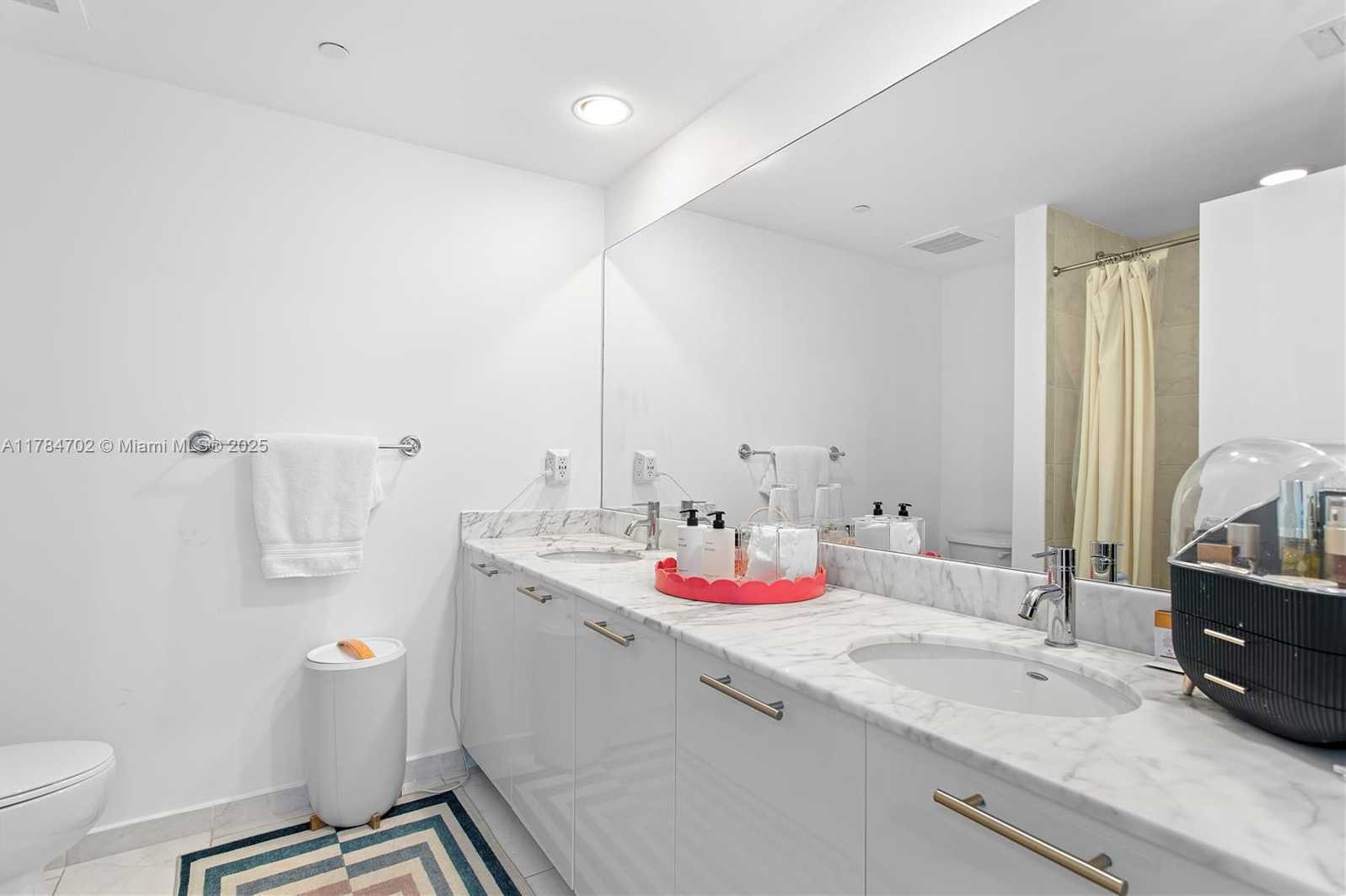 Small Image of 951 Brickell Ave, Miami, FL 33131, USA Number 14
