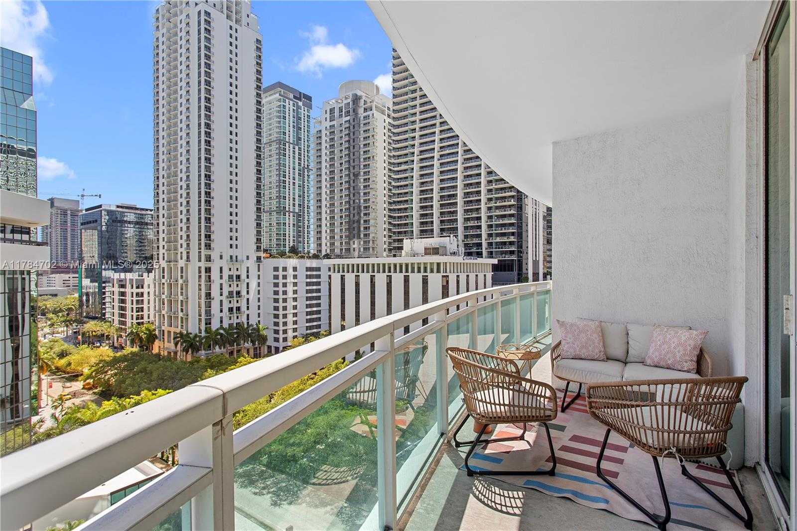 Small Image of 951 Brickell Ave, Miami, FL 33131, USA Number 15