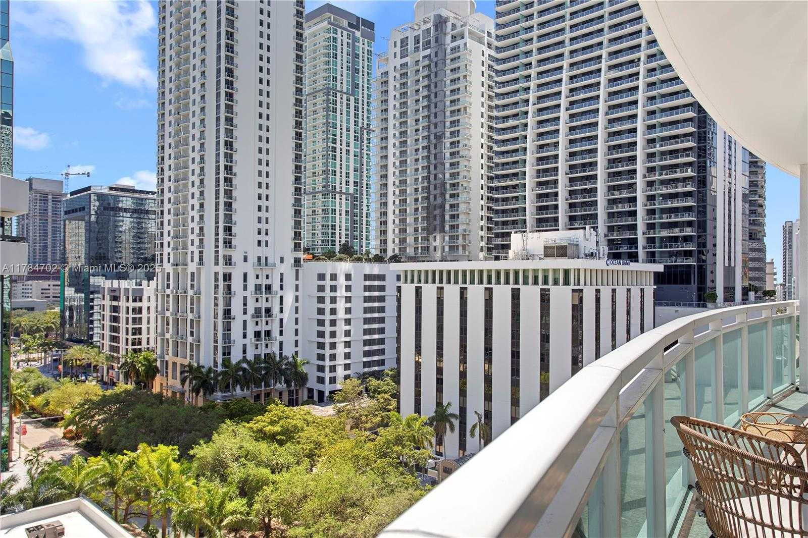 Small Image of 951 Brickell Ave, Miami, FL 33131, USA Number 16