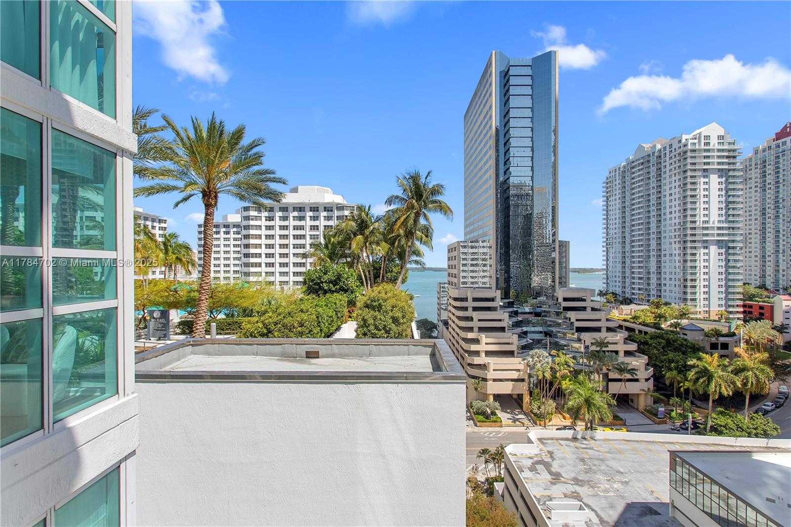 Small Image of 951 Brickell Ave, Miami, FL 33131, USA Number 17