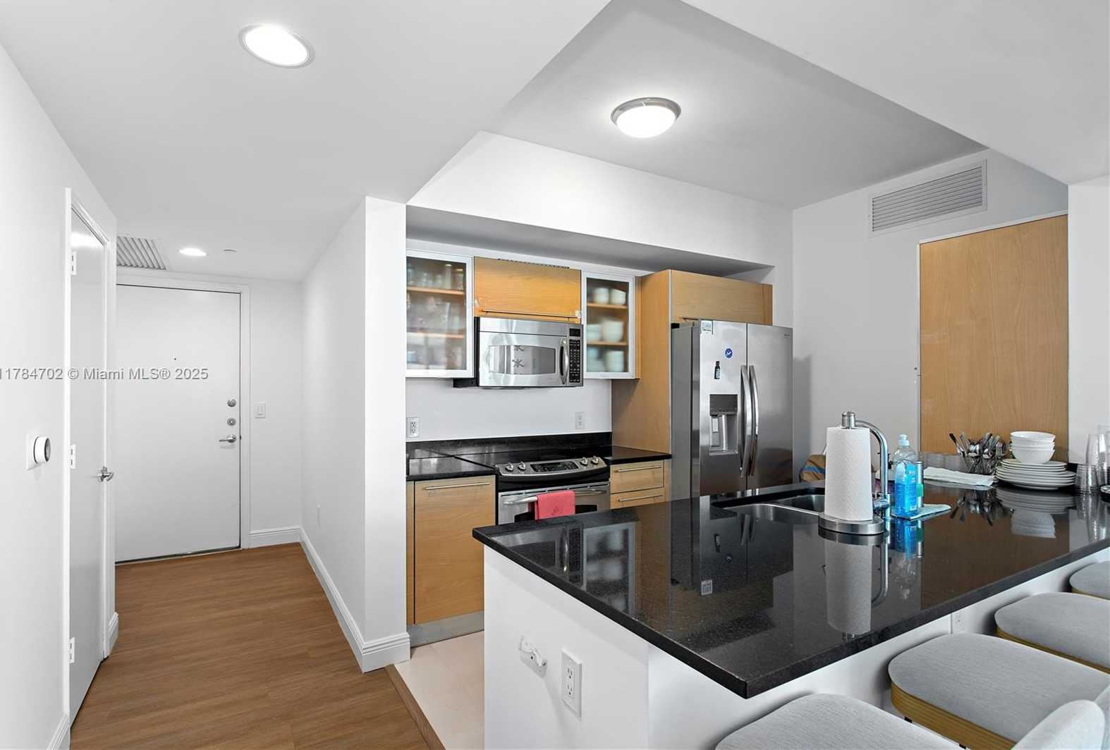 Small Image of 951 Brickell Ave, Miami, FL 33131, USA Number 2