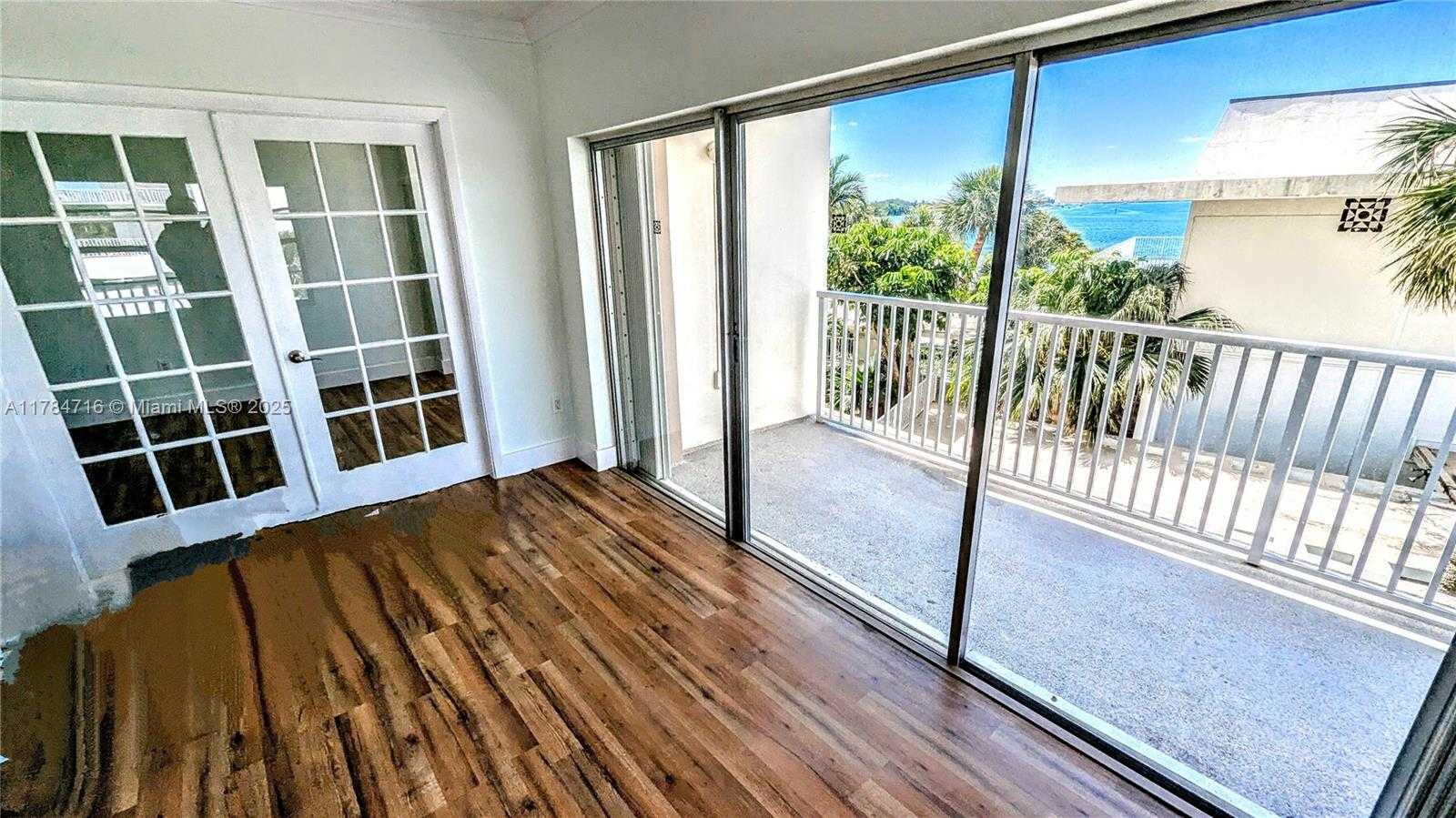 Small Image of 300 BAYVIEW DR #206, Sunny Isles Beach Number 13