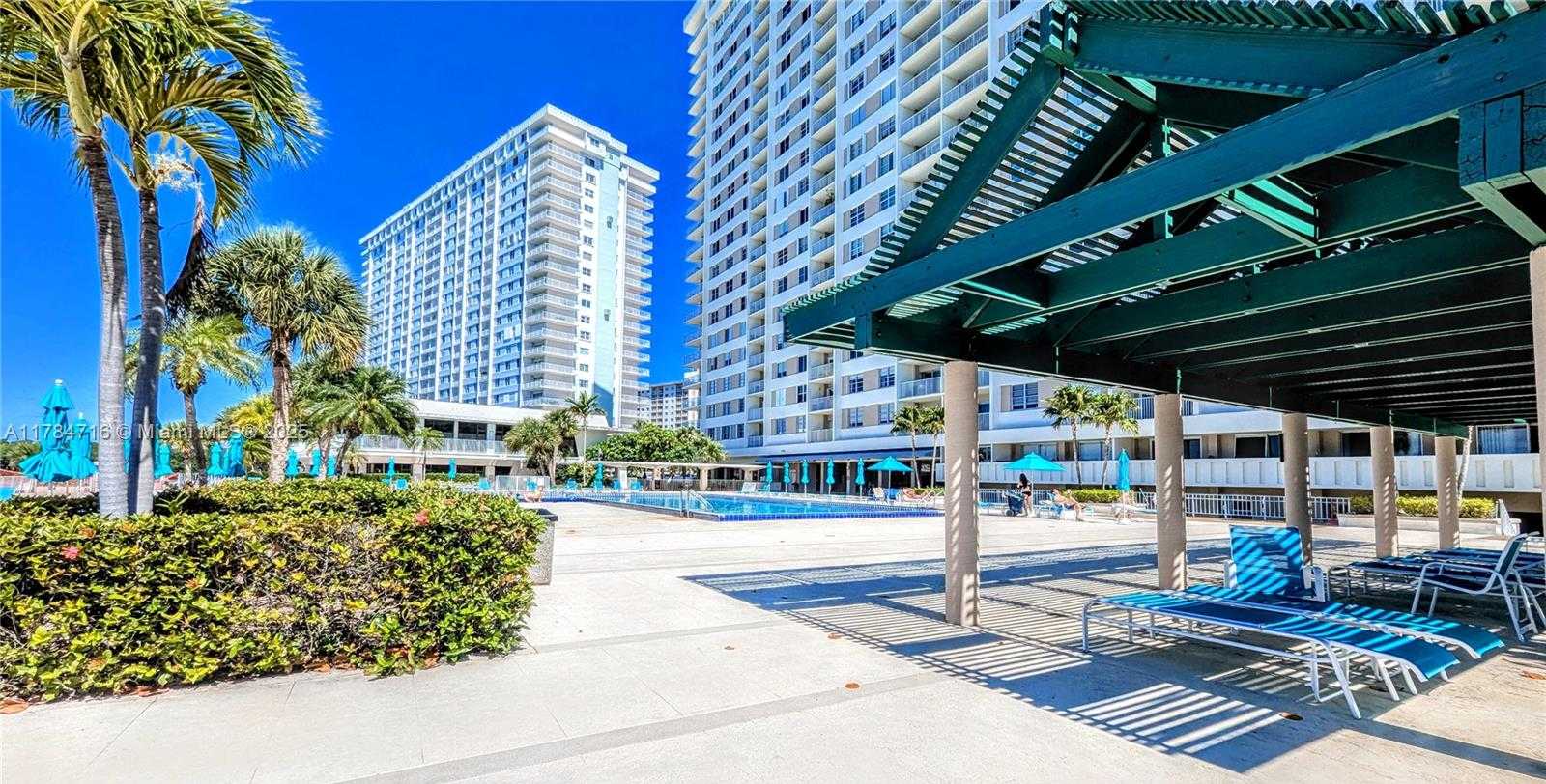 Small Image of 300 BAYVIEW DR #206, Sunny Isles Beach Number 2