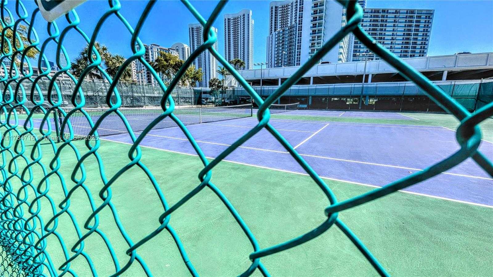 Small Image of 300 BAYVIEW DR #206, Sunny Isles Beach Number 27