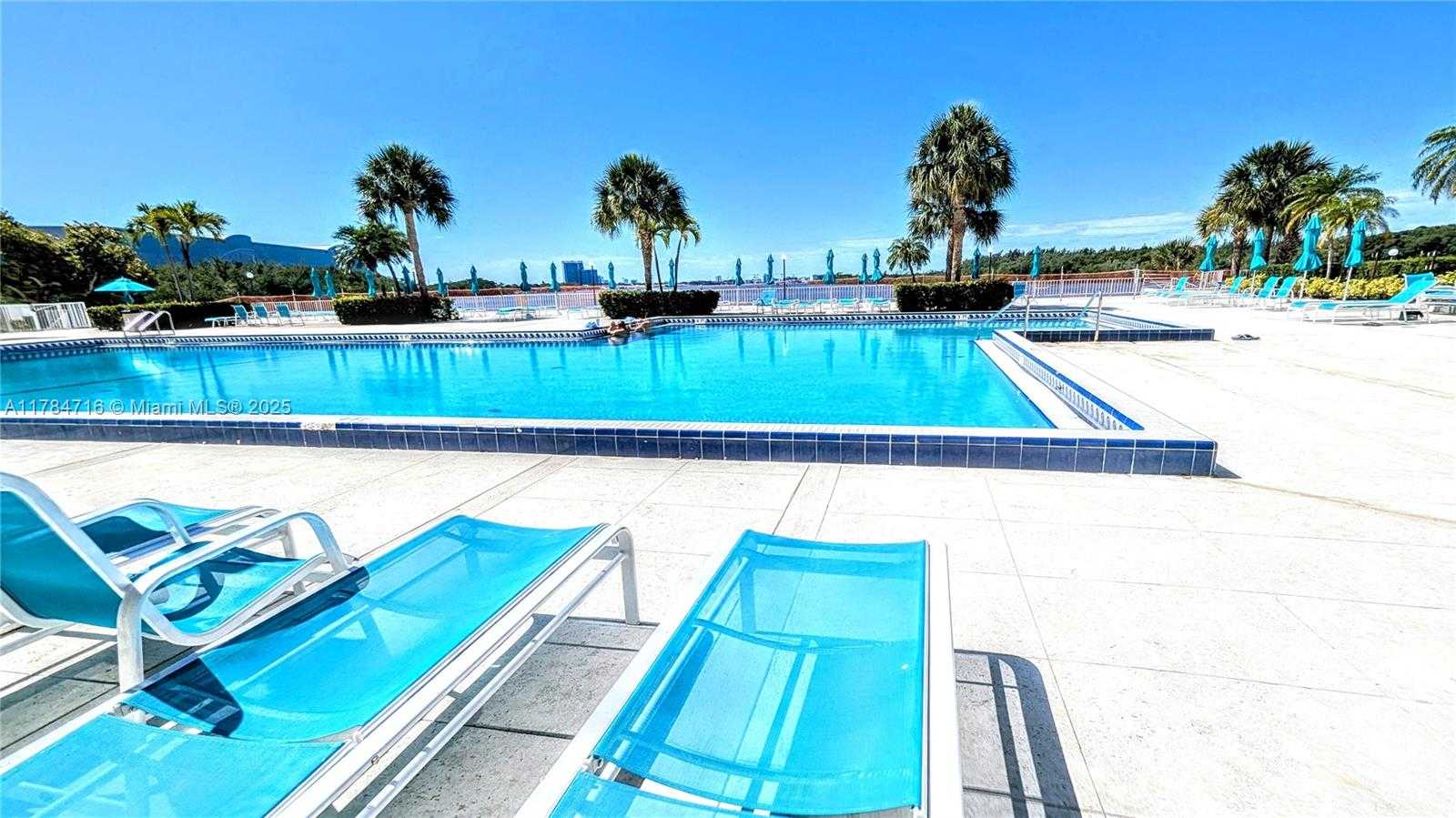 Small Image of 300 BAYVIEW DR #206, Sunny Isles Beach Number 3