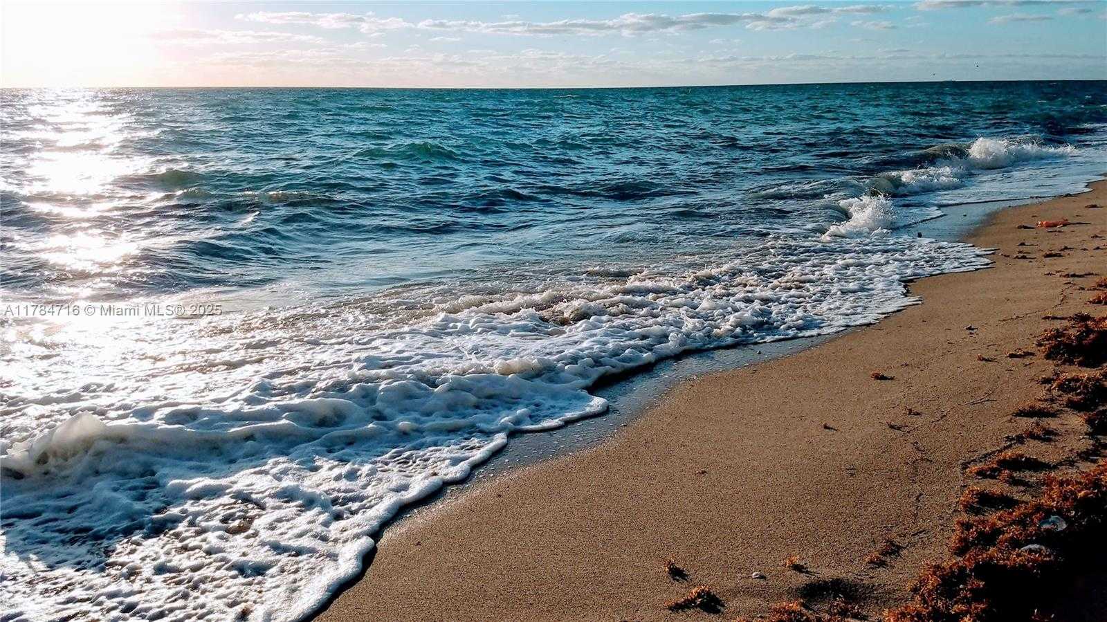 Small Image of 300 BAYVIEW DR #206, Sunny Isles Beach Number 4
