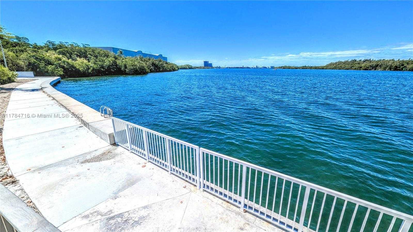 Small Image of 300 BAYVIEW DR #206, Sunny Isles Beach Number 5