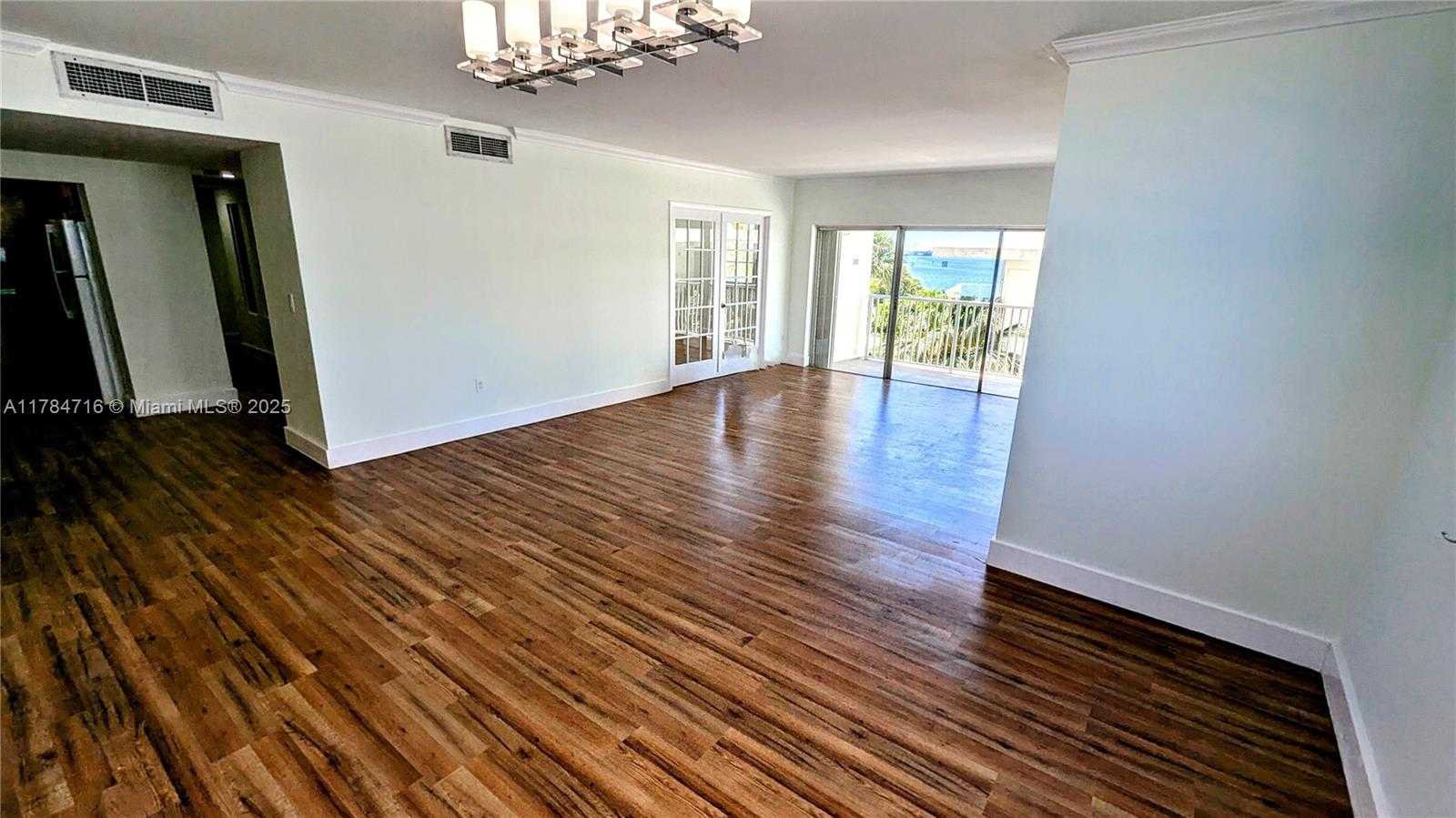 Small Image of 300 BAYVIEW DR #206, Sunny Isles Beach Number 8