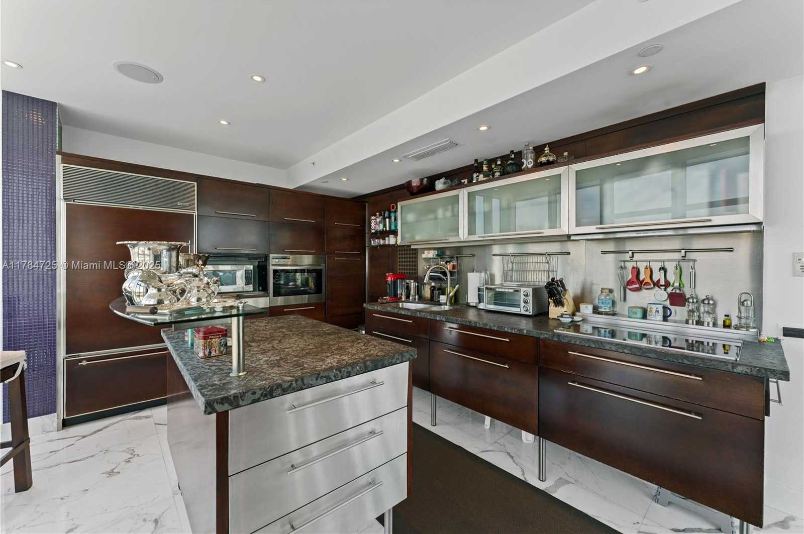 Small Image of 6000 INDIAN CREEK DR #PH-2501, Miami Beach Number 13
