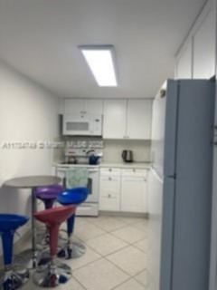 Small Image of 20379 E Country Club Dr, Aventura, FL 33180, USA Number 4