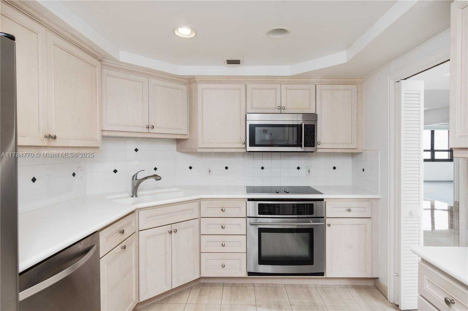 Small Image of 2 GROVE ISLE DR #B703, Miami Number 9
