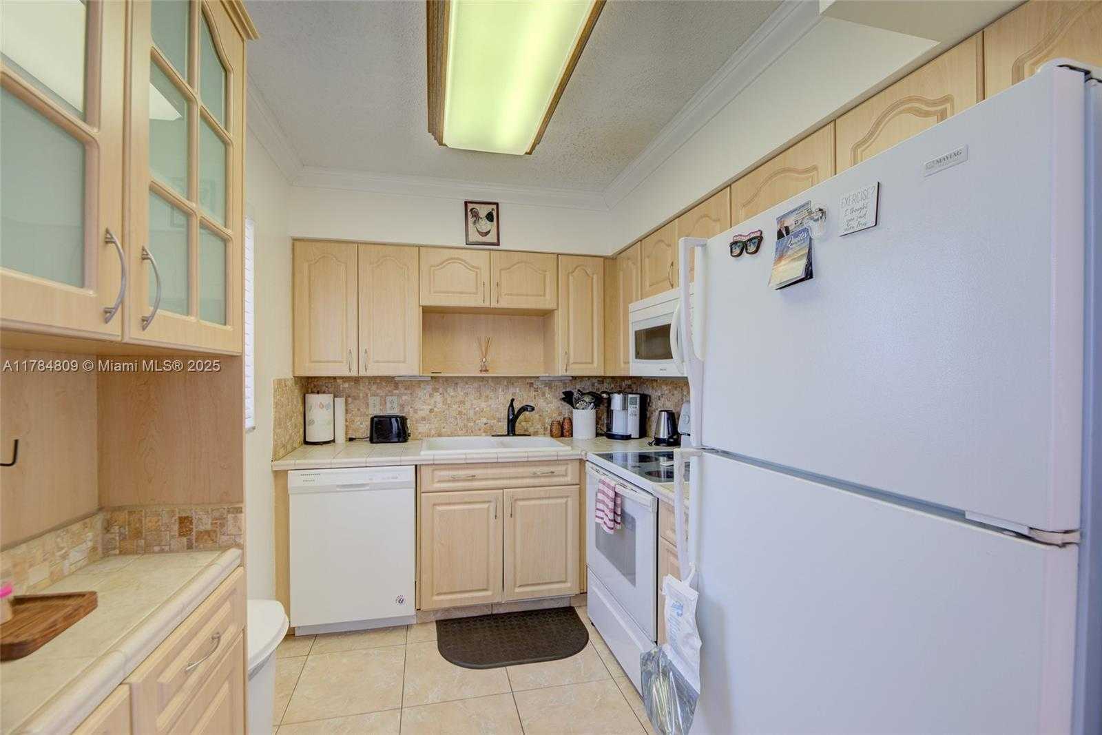 Small Image of 920 SOUTH WEST 10TH TER #12AR, Hallandale Beach Number 2