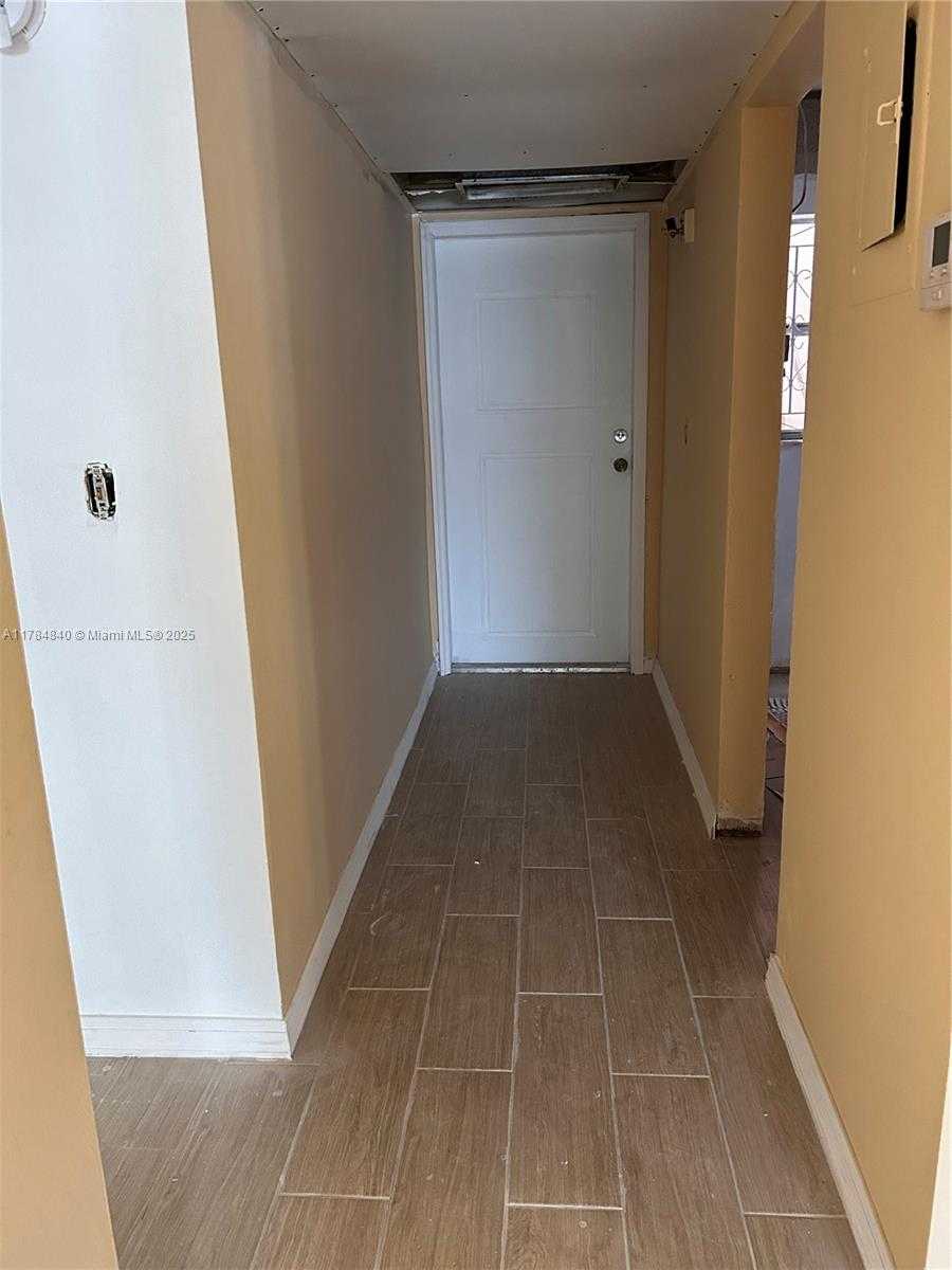 Small Image of 18900 NORTH EAST 3RD CT #520, Miami Number 2