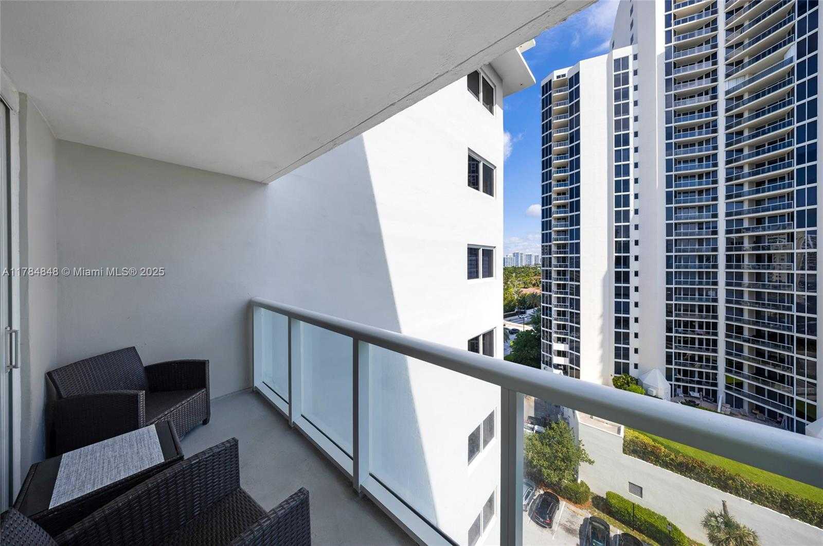 Small Image of 19201 COLLINS AVE #925, Sunny Isles Beach Number 5