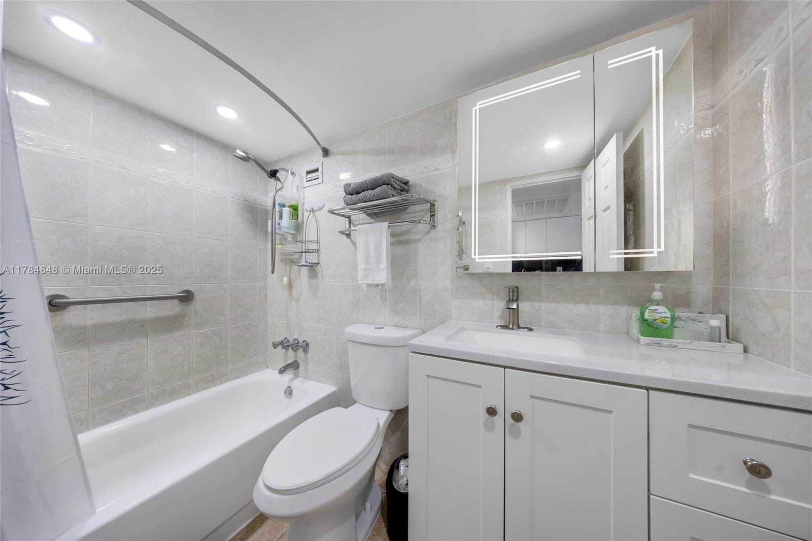 Small Image of 19201 COLLINS AVE #925, Sunny Isles Beach Number 7