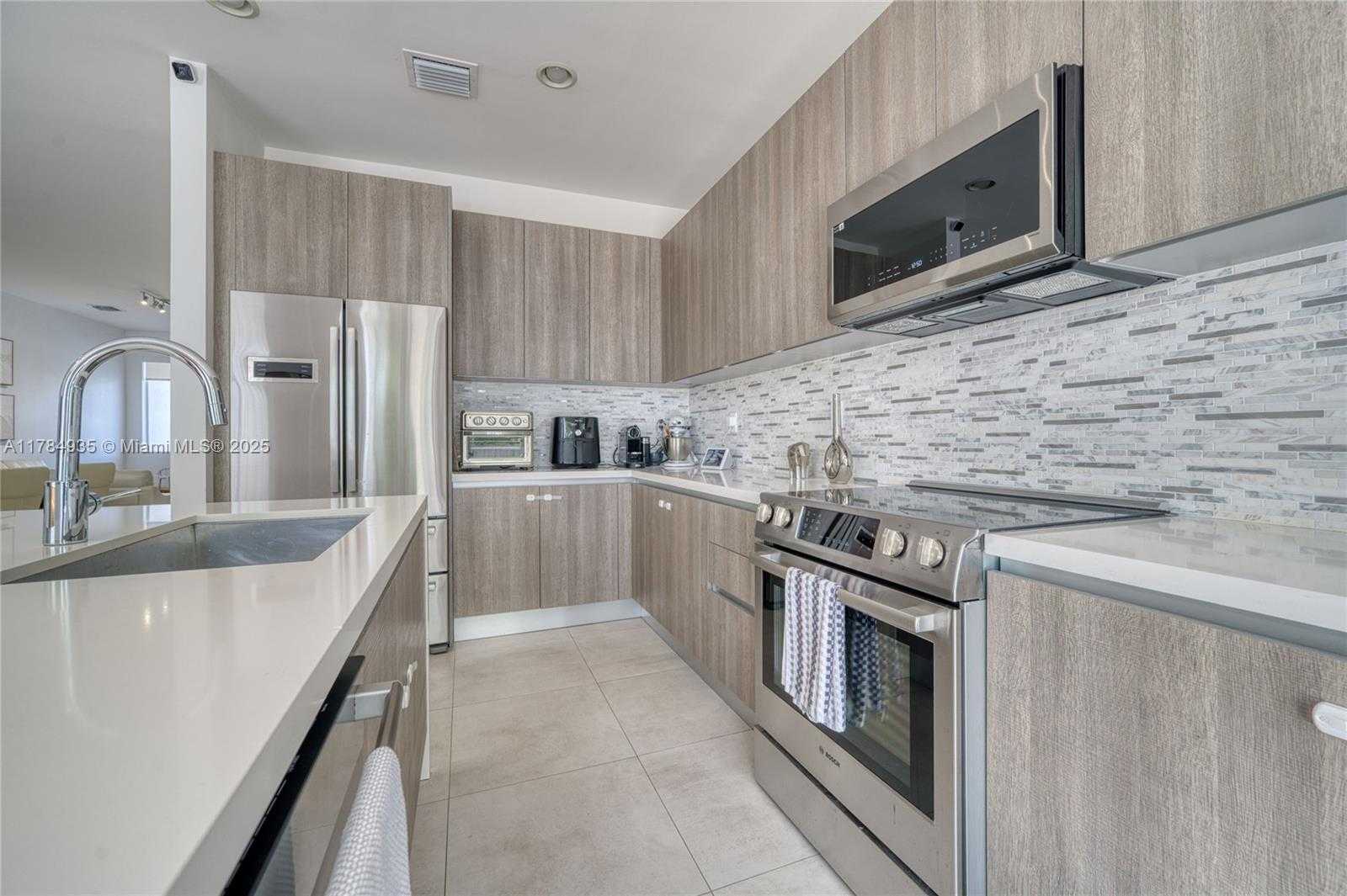 Small Image of 10240 NORTH WEST 72ND TER, Doral Number 14