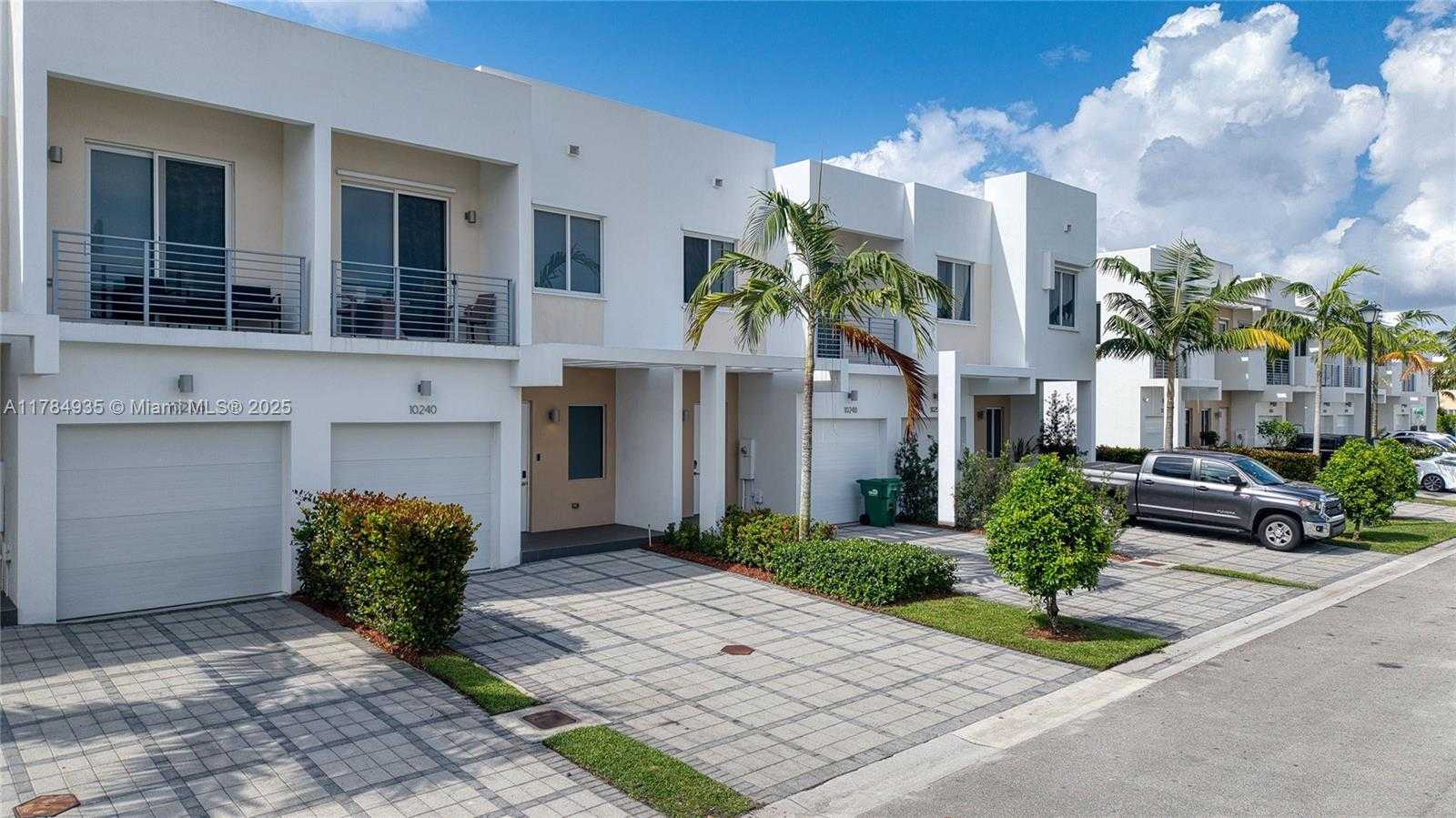 Small Image of 10240 NORTH WEST 72ND TER, Doral Number 2