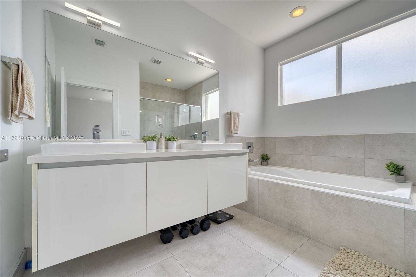 Small Image of 10240 NORTH WEST 72ND TER, Doral Number 22