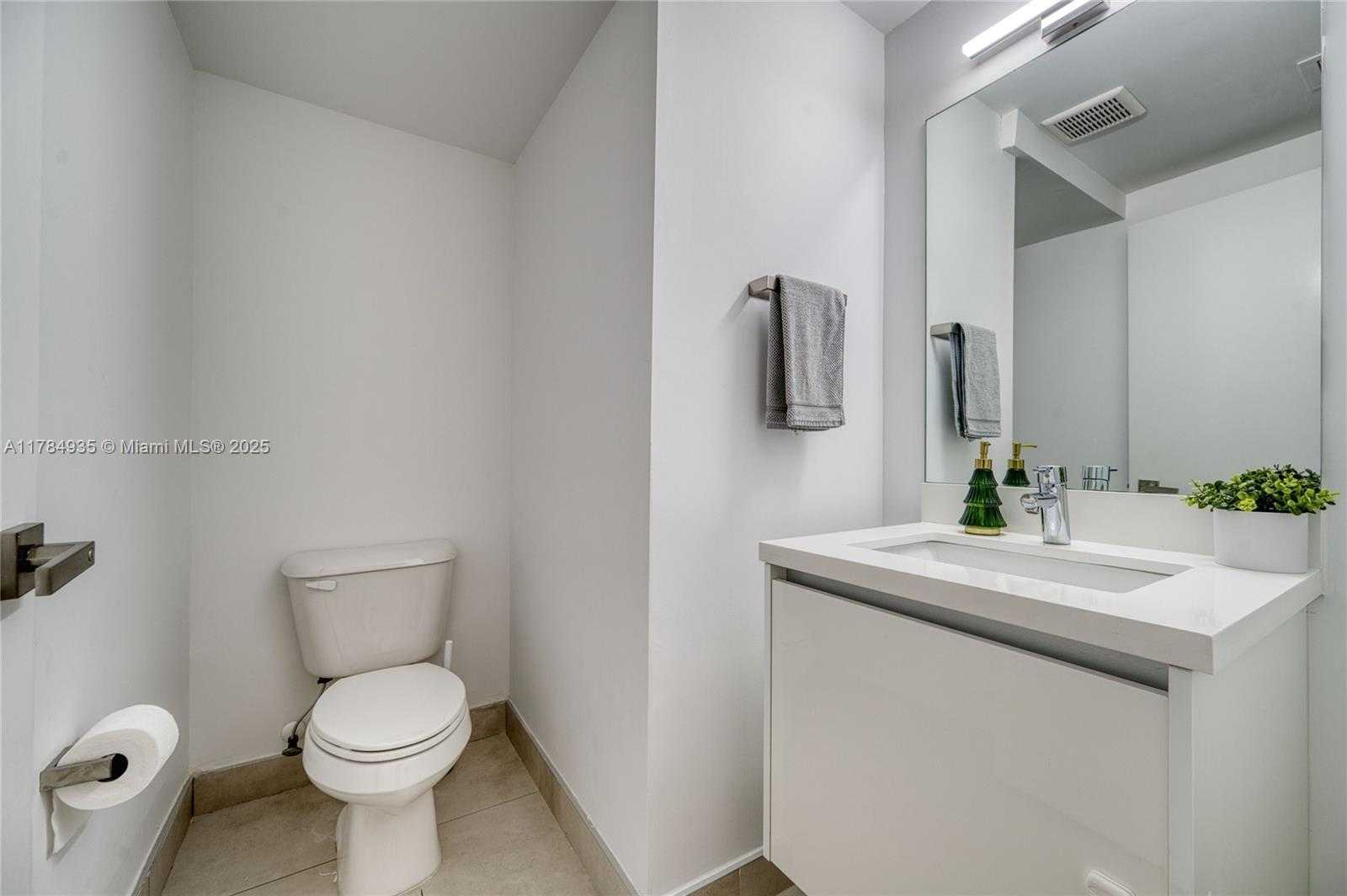 Small Image of 10240 NORTH WEST 72ND TER, Doral Number 35