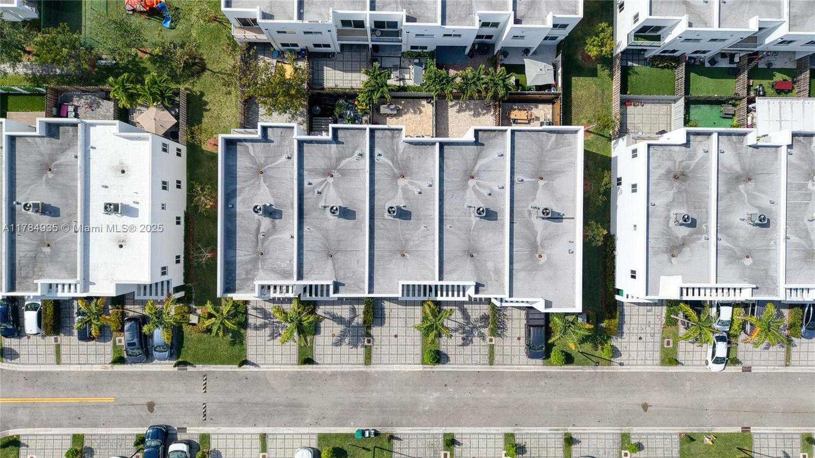 Small Image of 10240 NORTH WEST 72ND TER, Doral Number 4