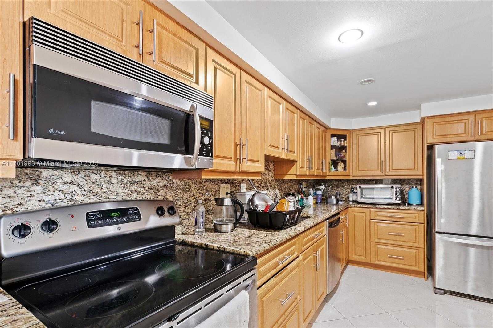 Small Image of 17600 NORTH BAY RD #N701, Sunny Isles Beach Number 12