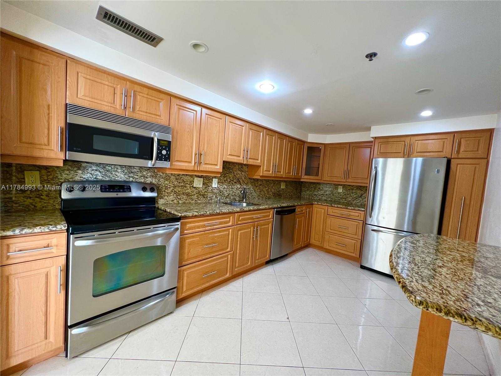 Small Image of 17600 NORTH BAY RD #N701, Sunny Isles Beach Number 13