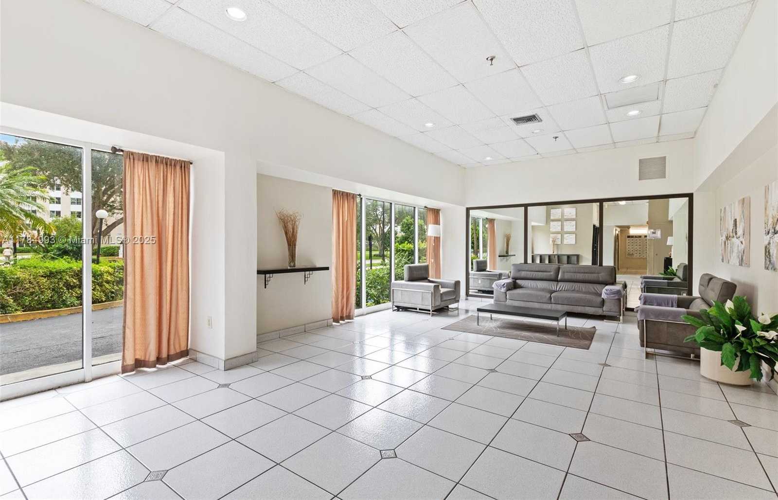 Small Image of 17600 NORTH BAY RD #N701, Sunny Isles Beach Number 27