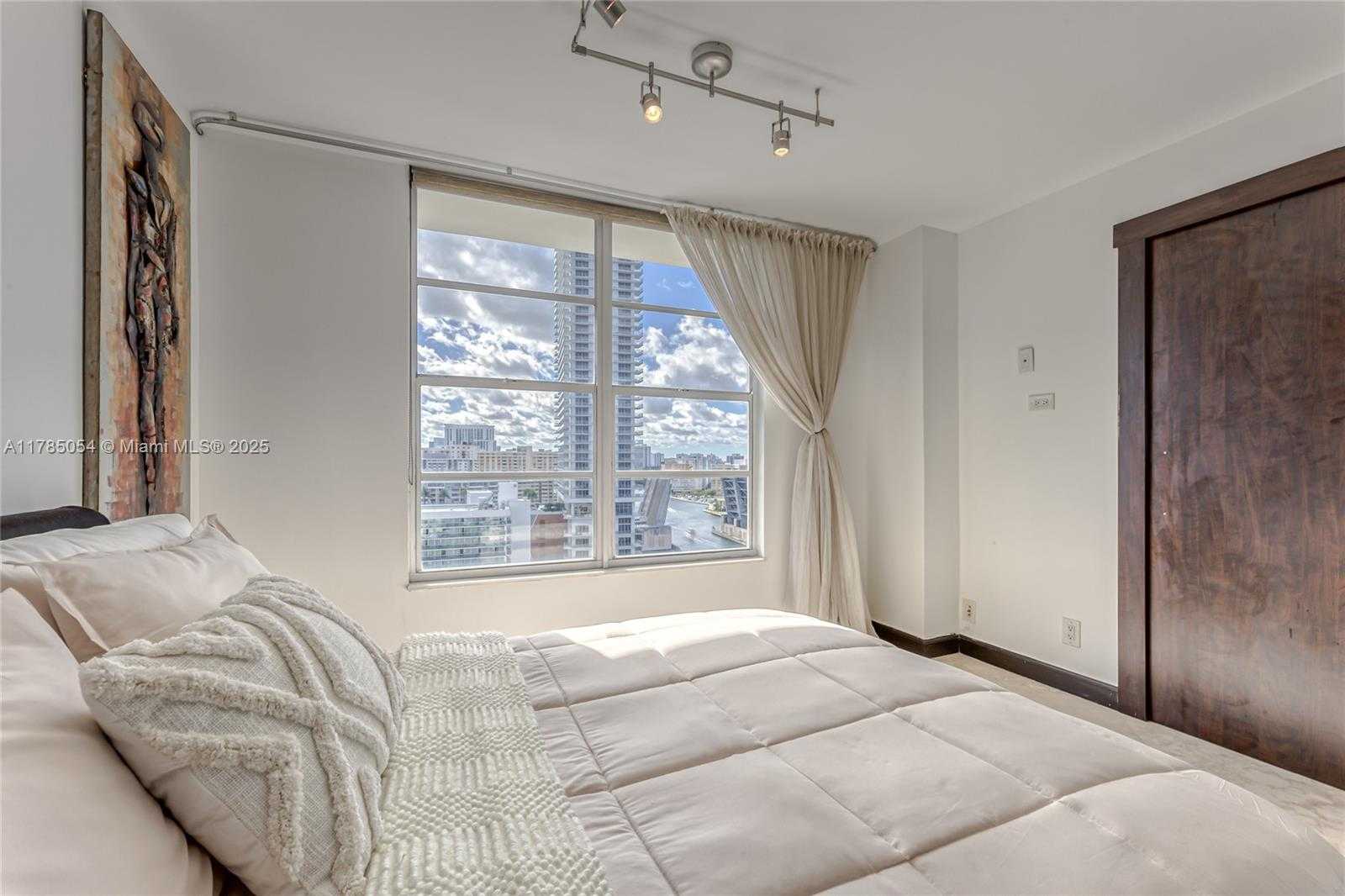 Small Image of 3800 SOUTH OCEAN DRIVE #1606, Hollywood Number 12