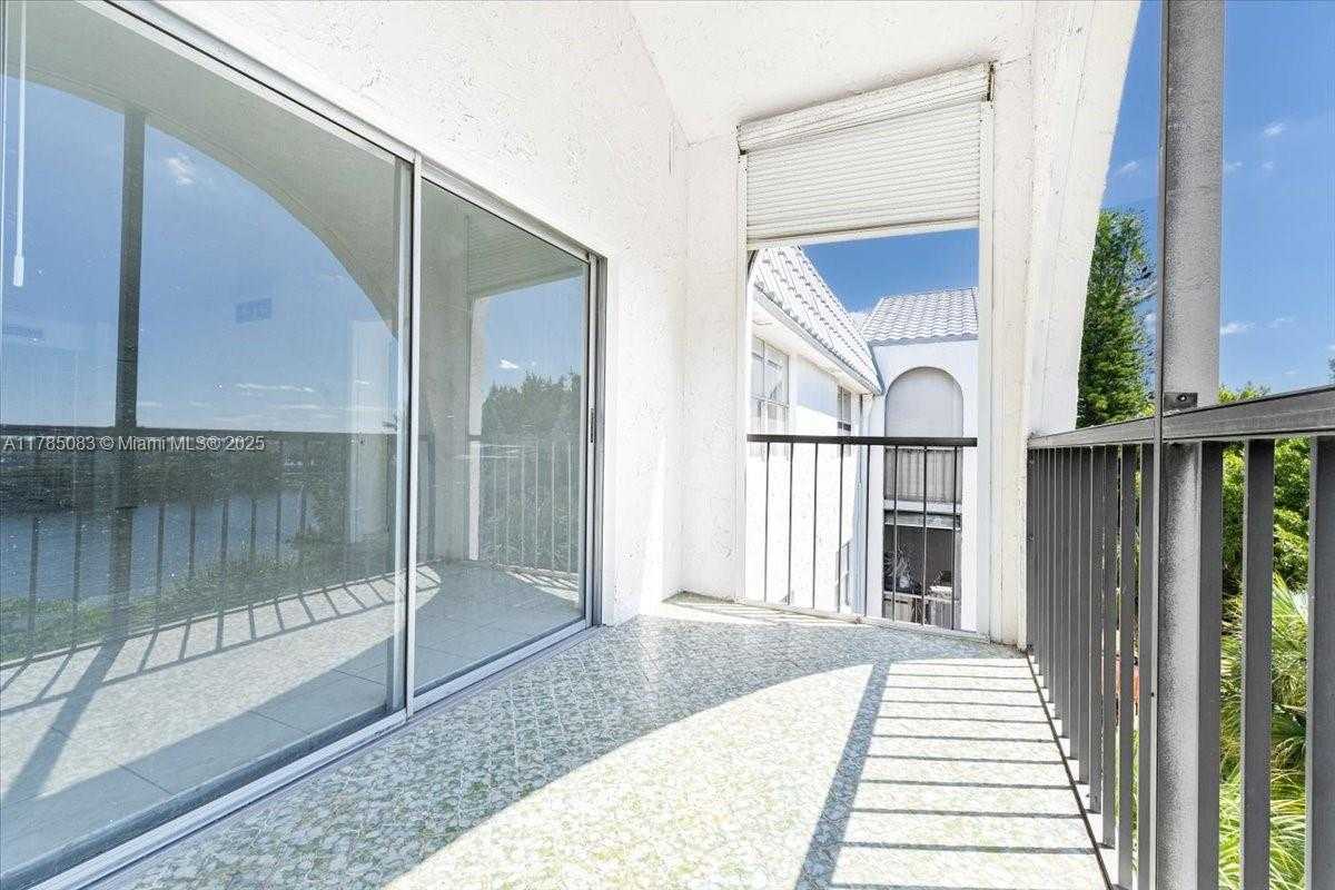 Small Image of 3300 SPANISH MOSS TER #411, Lauderhill Number 27