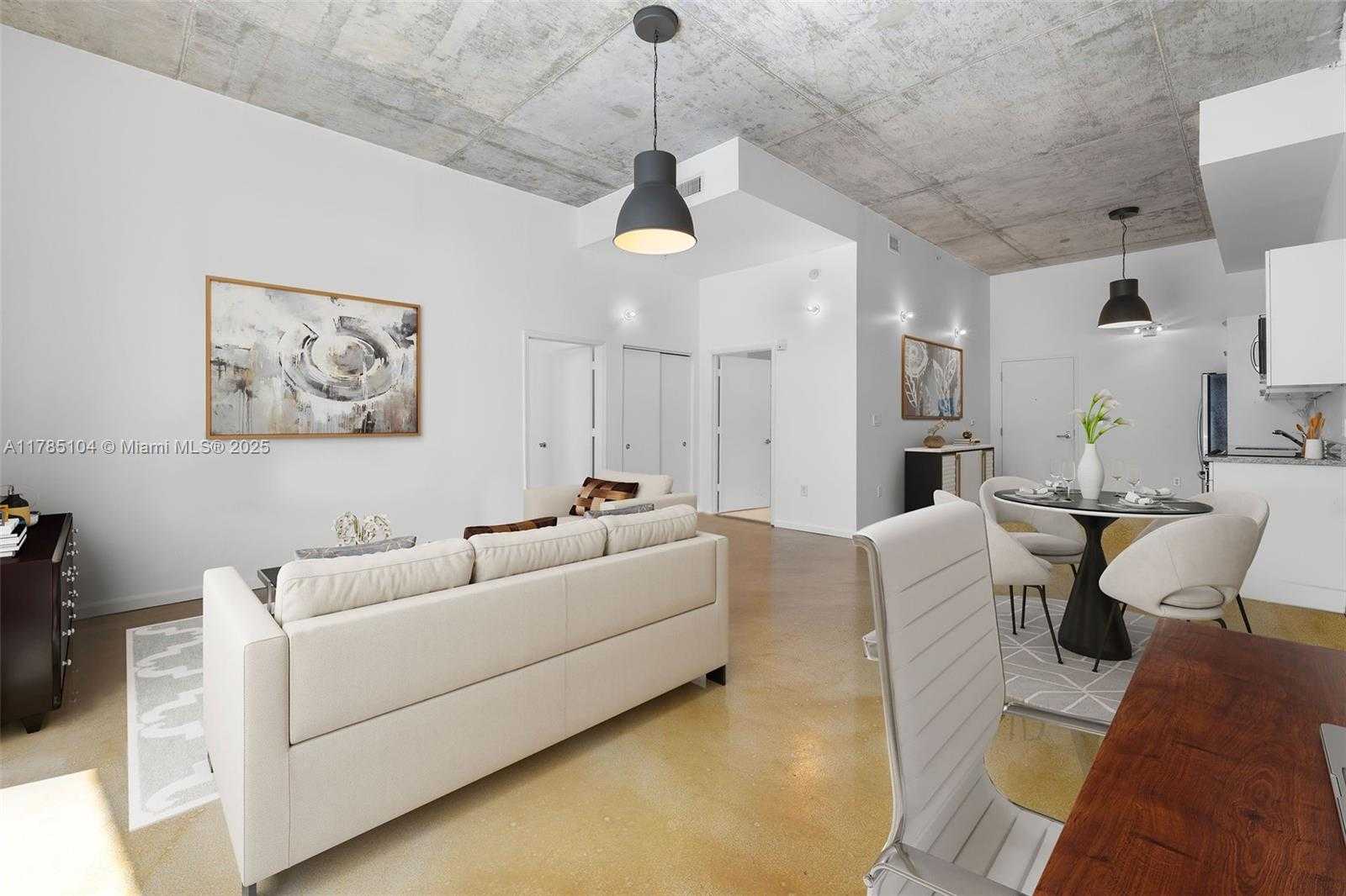 Small Image of 2001 MERIDIAN AVE #412, Miami Beach Number 2