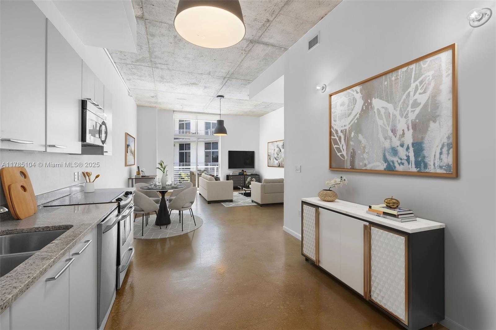 Small Image of 2001 MERIDIAN AVE #412, Miami Beach Number 3