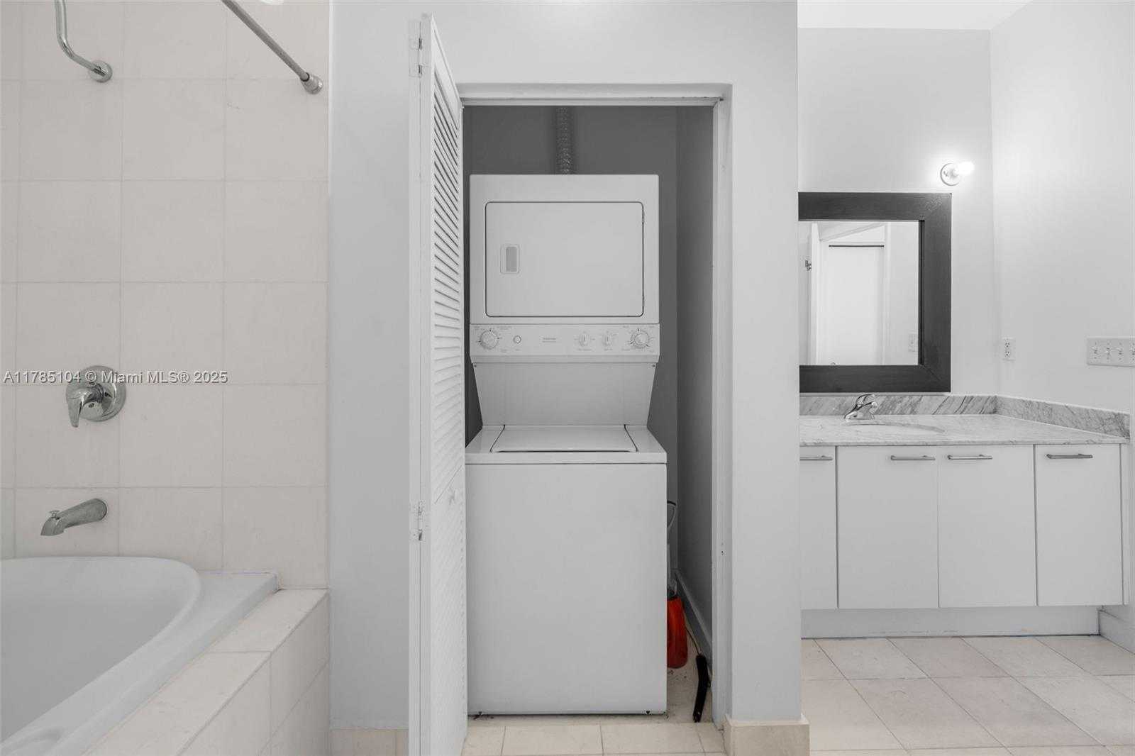 Small Image of 2001 MERIDIAN AVE #412, Miami Beach Number 6