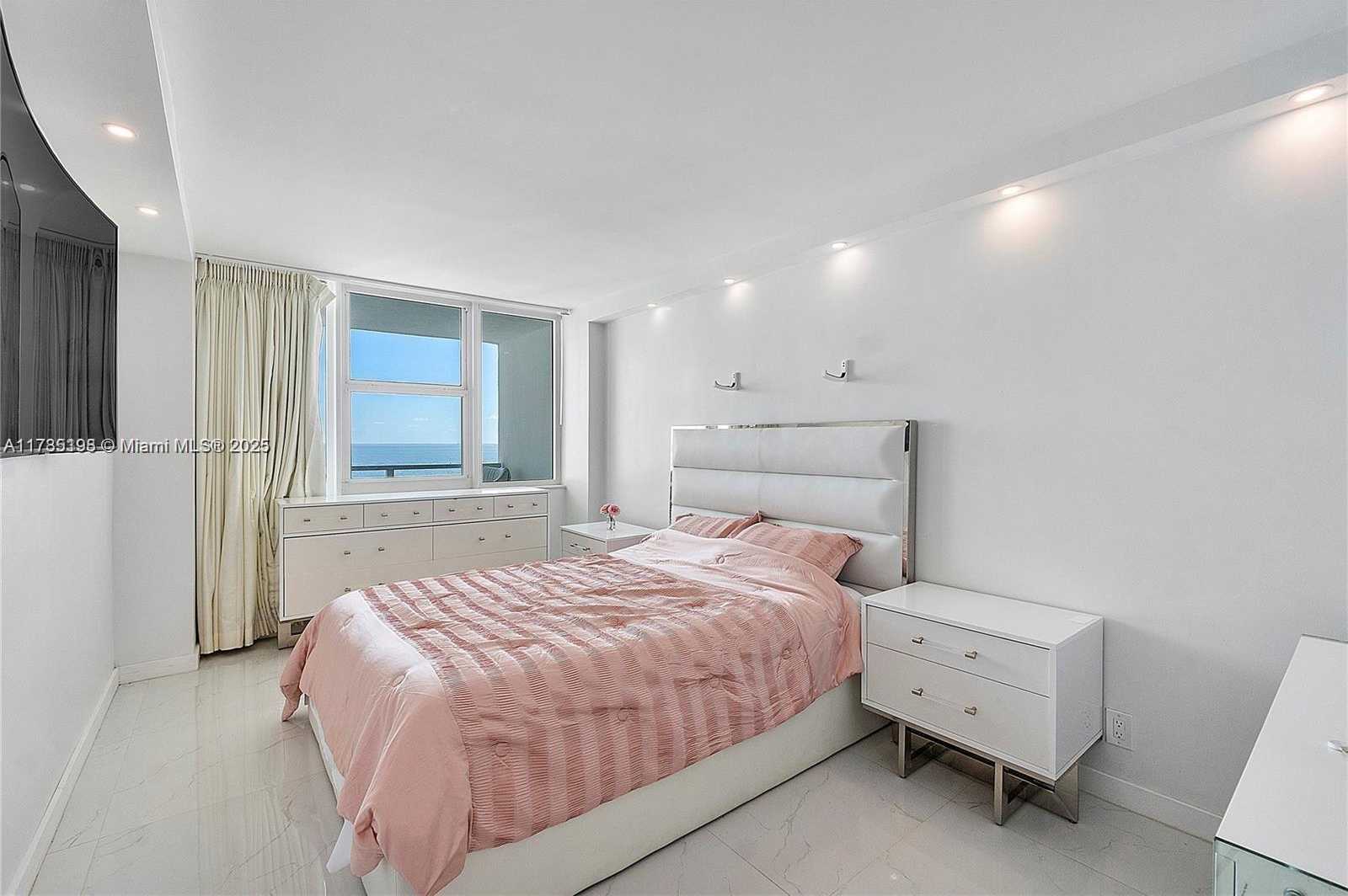 Small Image of 2030 SOUTH OCEAN DR #1716, Hallandale Beach Number 14
