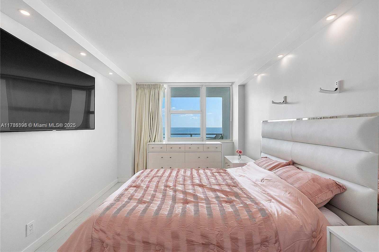 Small Image of 2030 SOUTH OCEAN DR #1716, Hallandale Beach Number 15