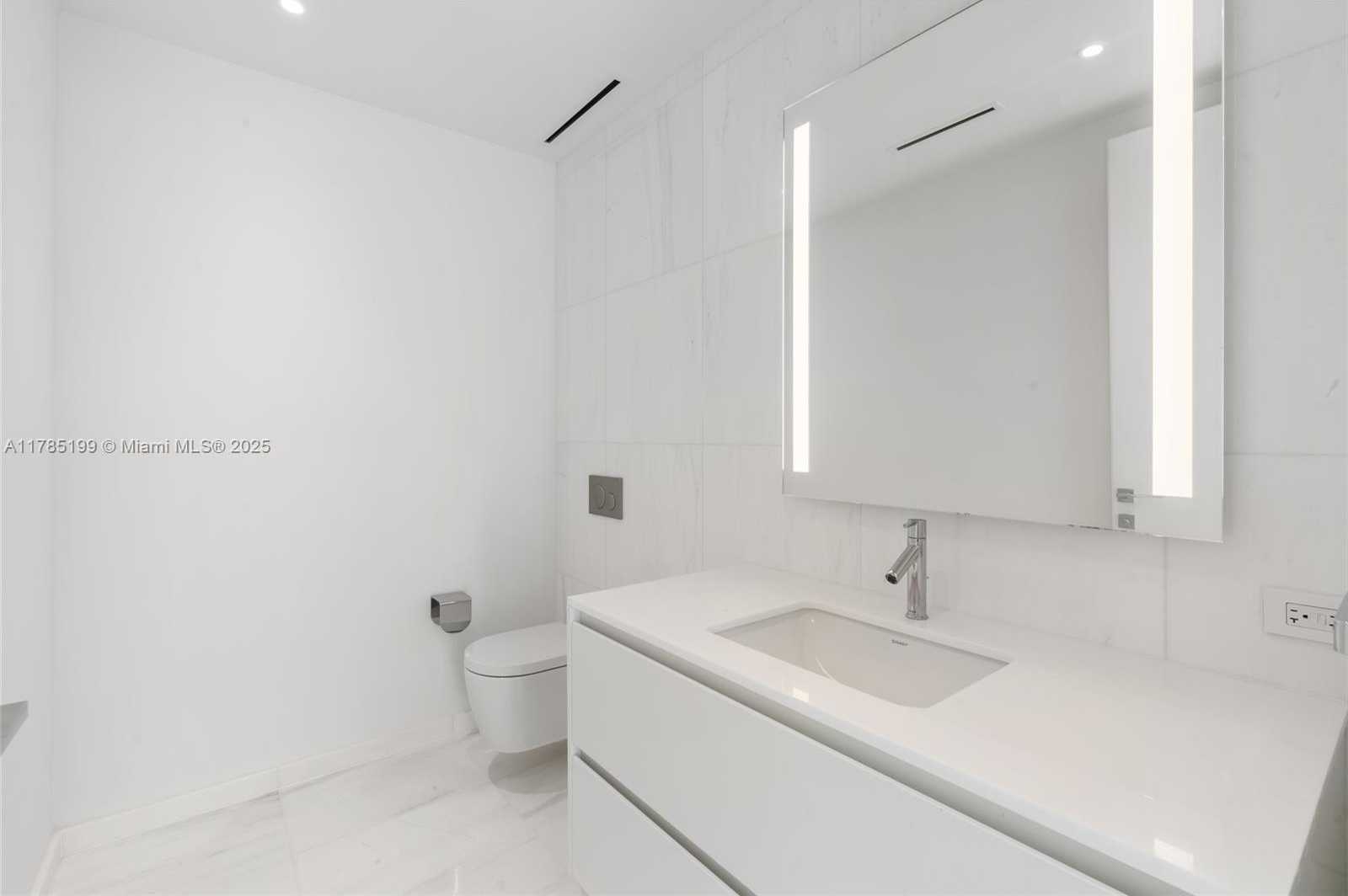 Small Image of 300 BISCAYNE BLVD WAY #4207, Miami Number 22