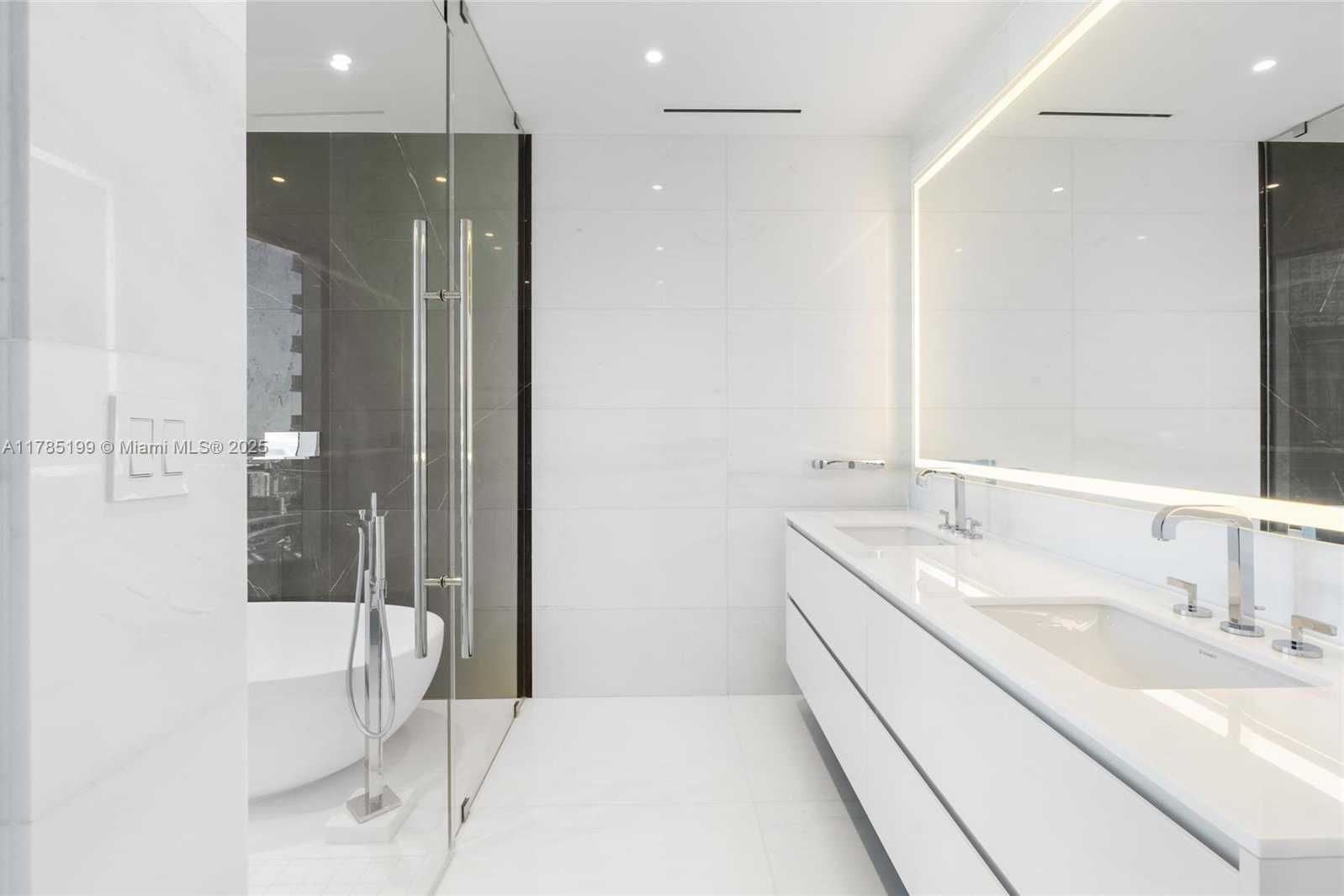 Small Image of 300 BISCAYNE BLVD WAY #4207, Miami Number 36
