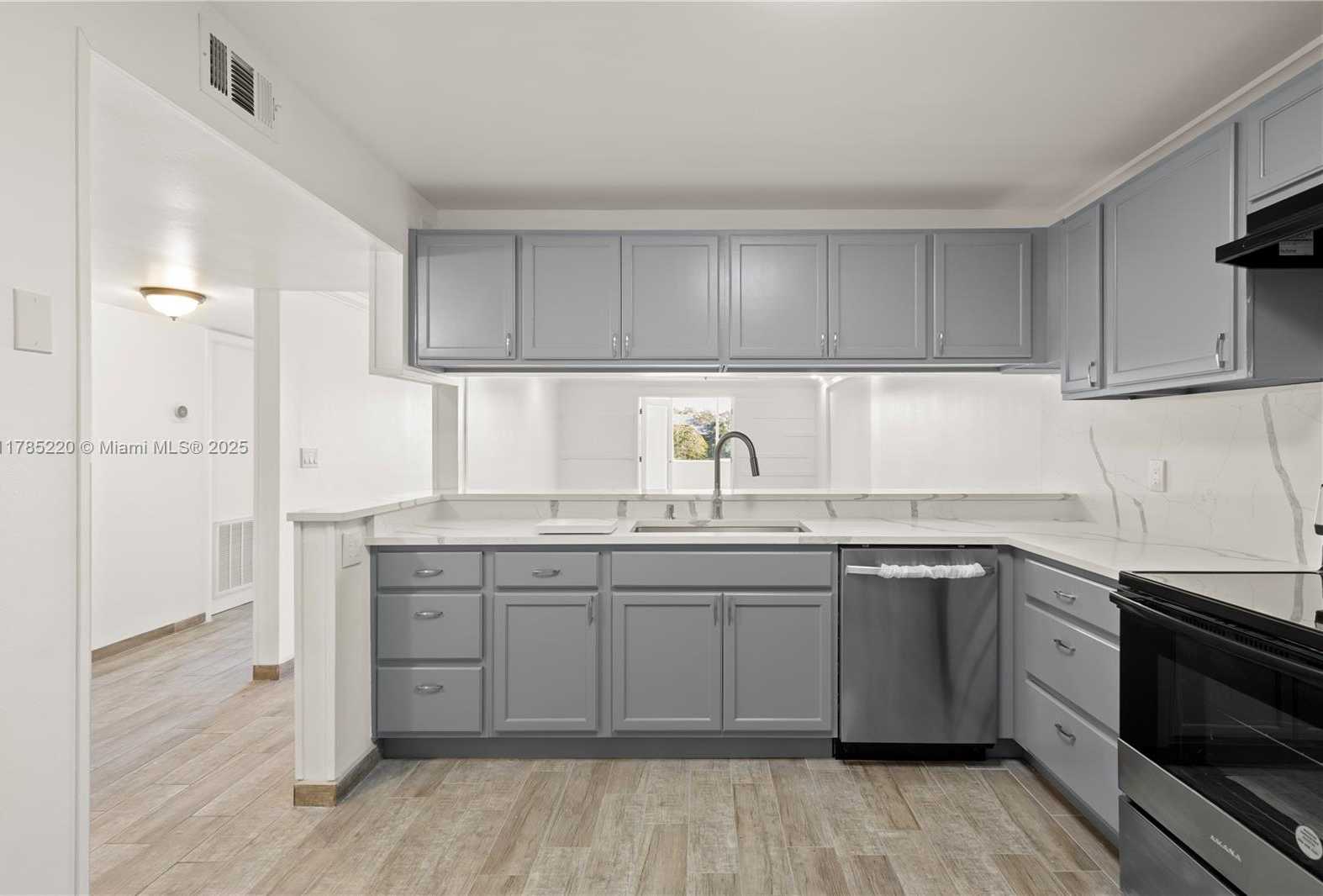 Small Image of 8020 HAMPTON BLVD #304, North Lauderdale Number 2