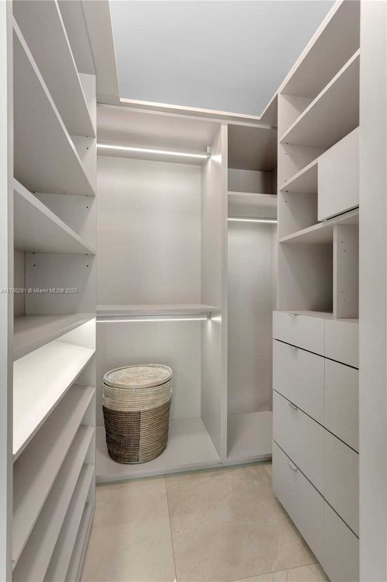 Small Image of 50 SOUTH POINTE DRIVE #501, Miami Beach Number 11